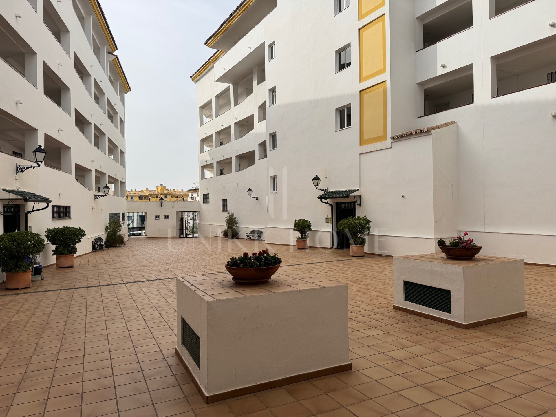Amplio ático de 3 dormitorios situado en el corazón De San Pedro de Alcántara, Marbella
