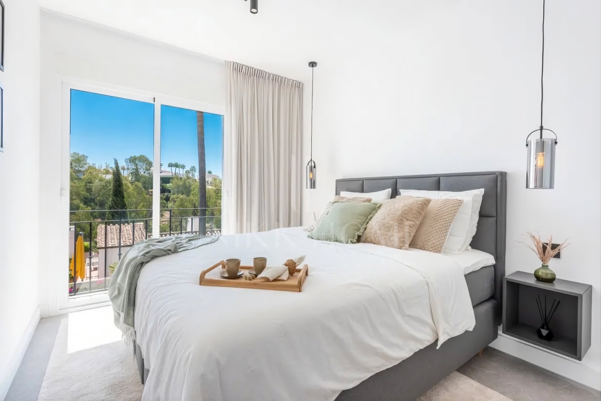 Apartamento en venta en Benahavis