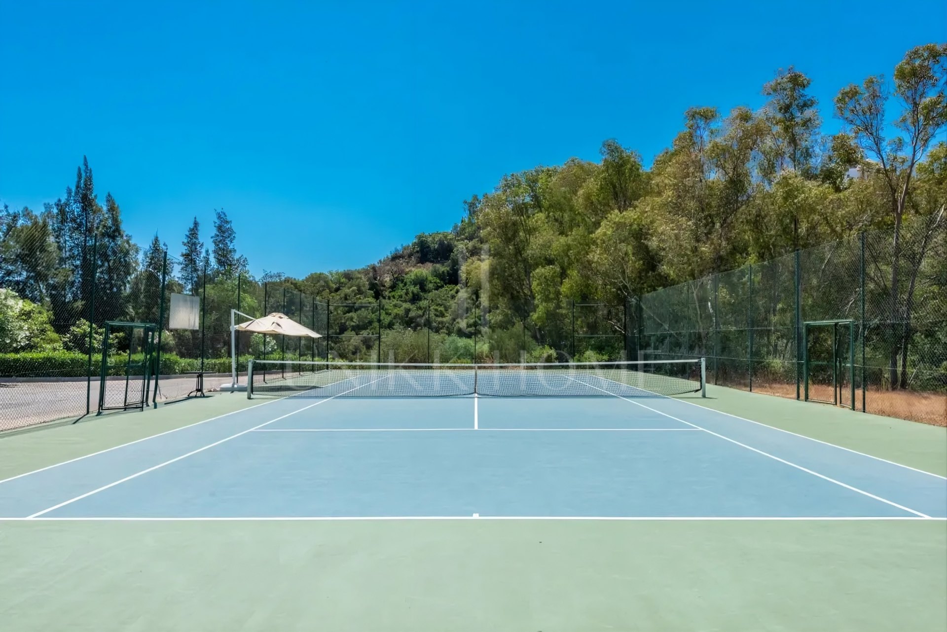 Apartamento en venta en Benahavis