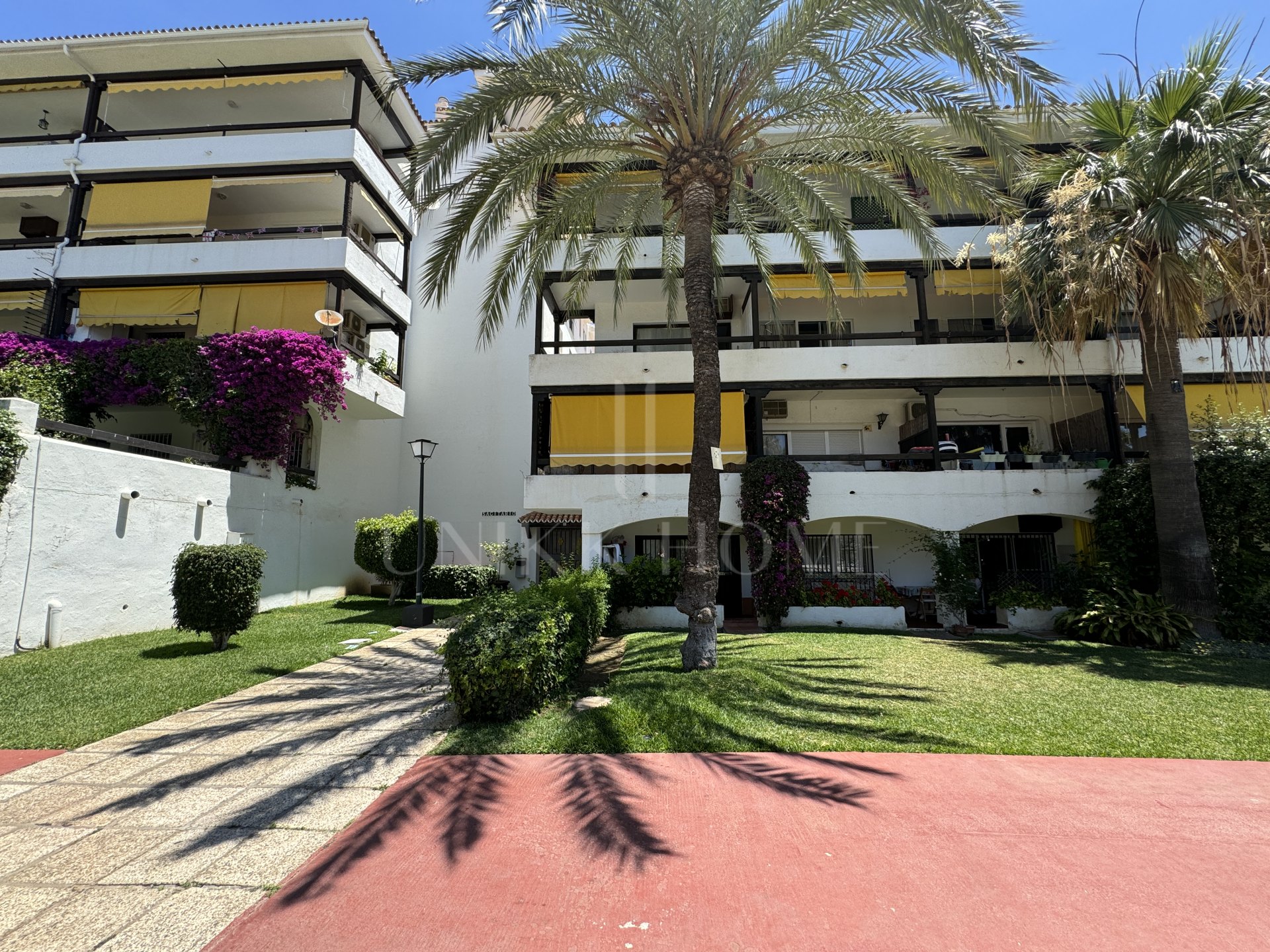 Ground Floor apartment with Golden Mile Garden