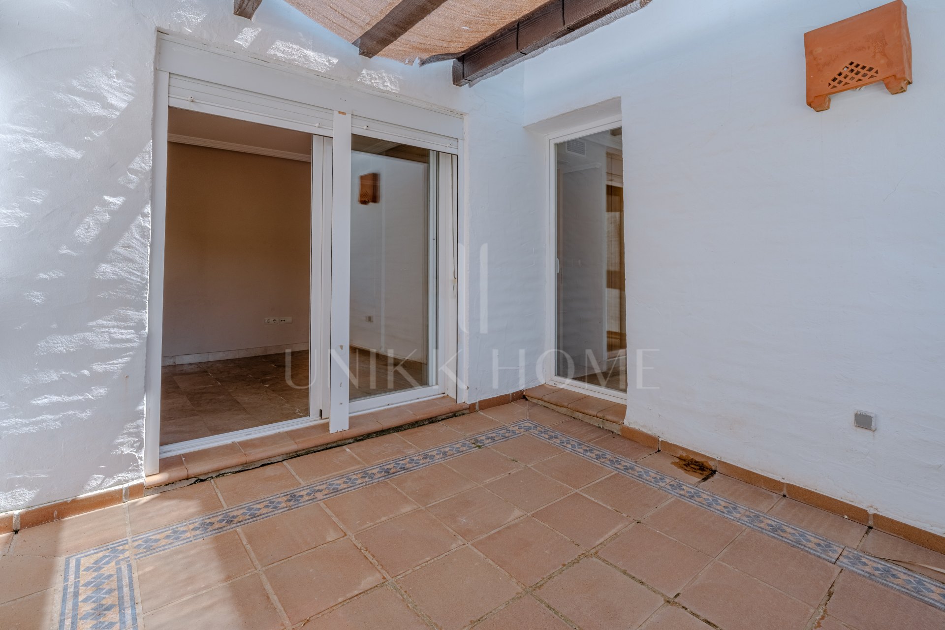 Semi/detached house in Selwo with big garden and sea views