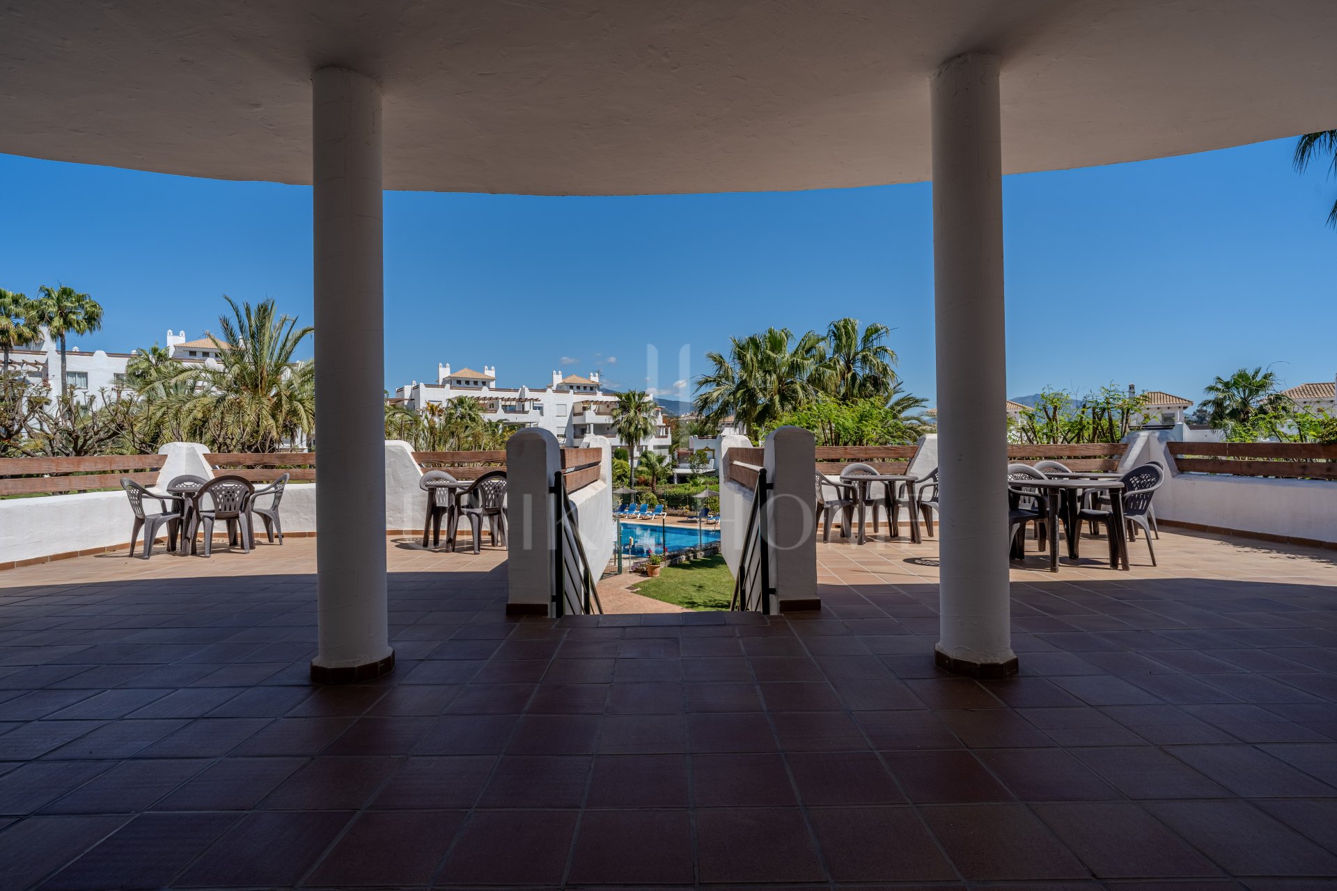 Semi/detached house in Selwo with big garden and sea views