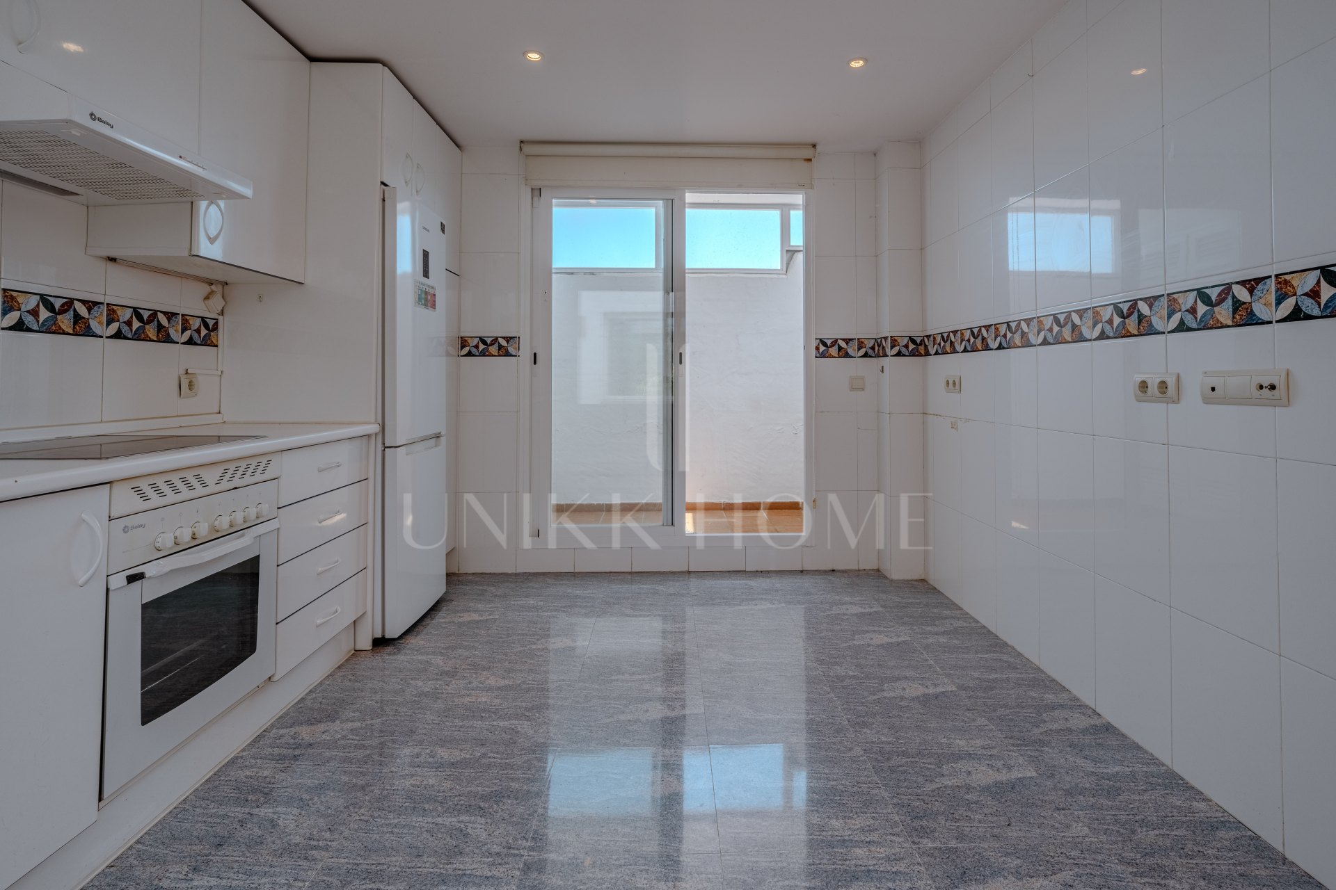 Semi/detached house in Selwo with big garden and sea views