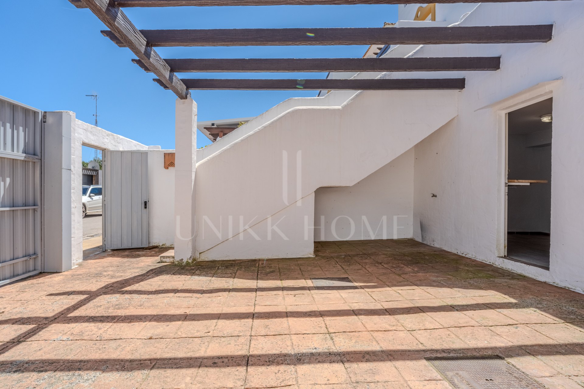 Semi/detached house in Selwo with big garden and sea views