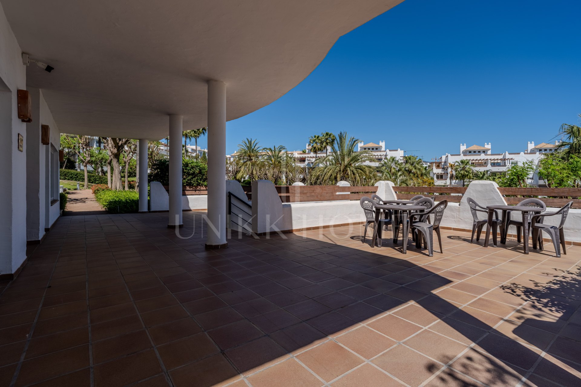 Semi/detached house in Selwo with big garden and sea views