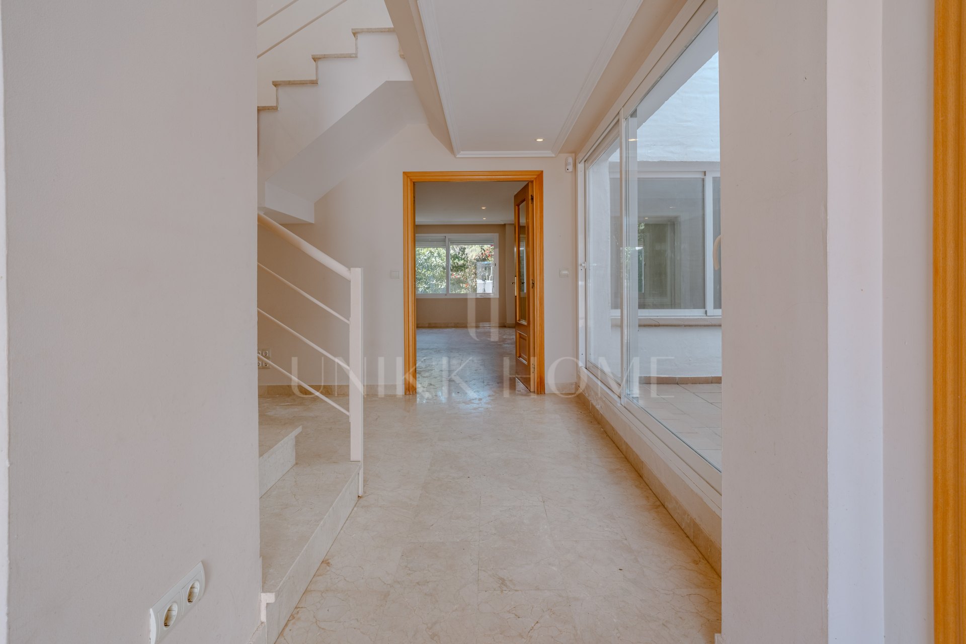 Semi/detached house in Selwo with big garden and sea views