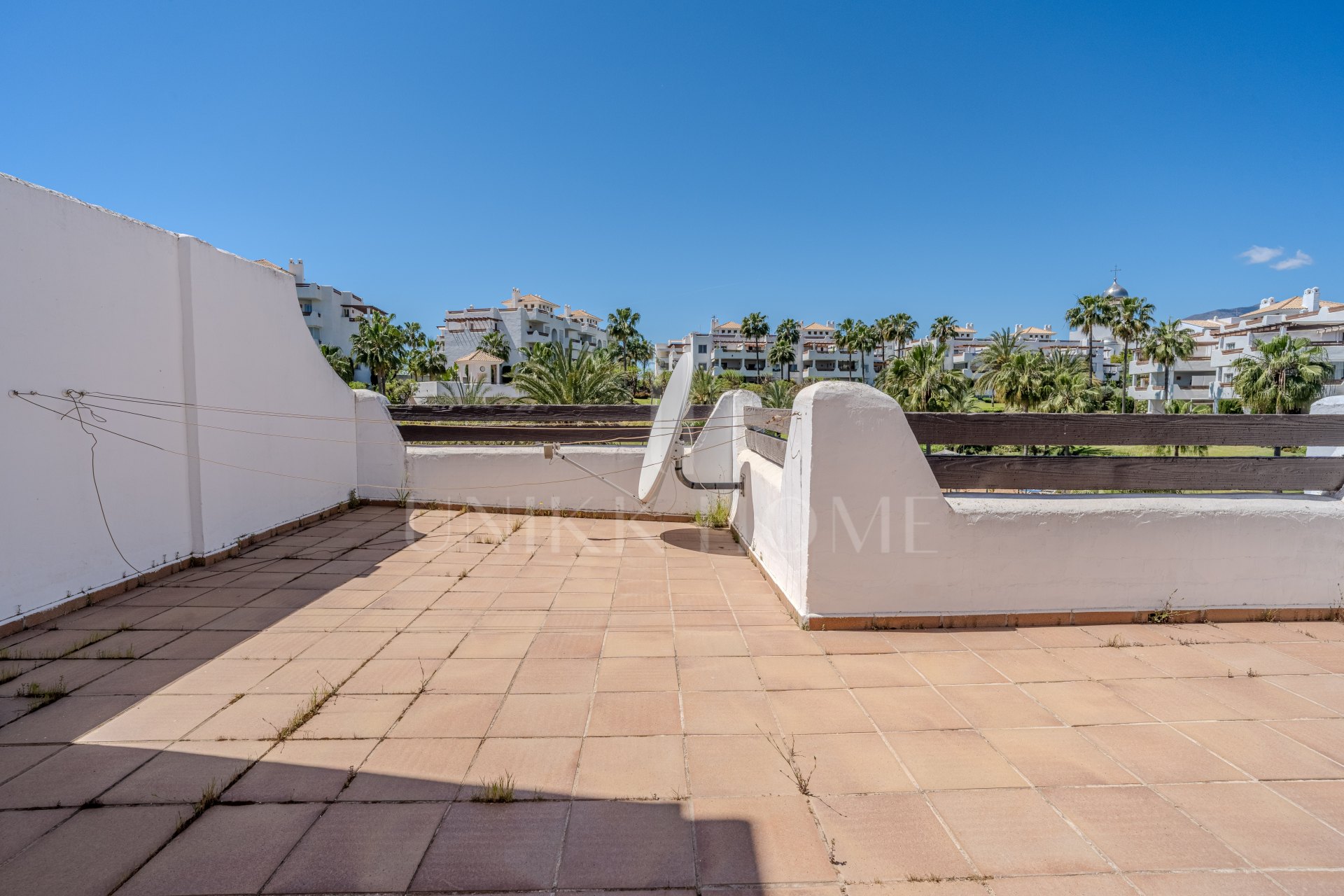 Semi/detached house in Selwo with big garden and sea views
