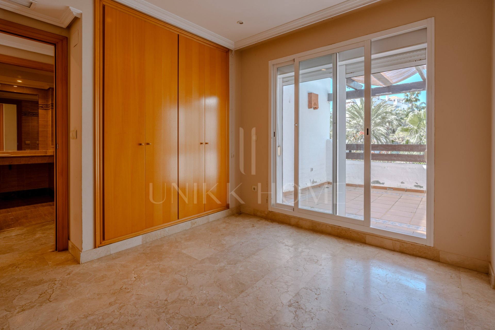 Semi/detached house in Selwo with big garden and sea views