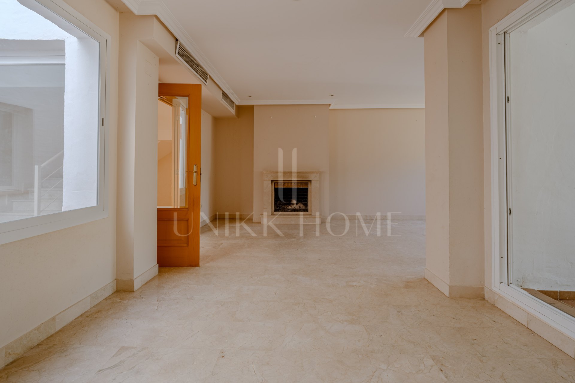 Semi/detached house in Selwo with big garden and sea views