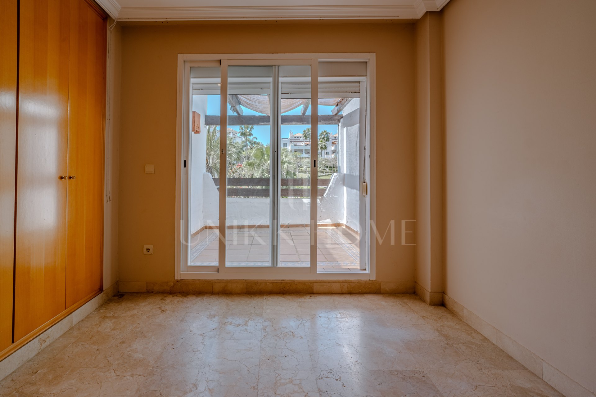 Semi/detached house in Selwo with big garden and sea views