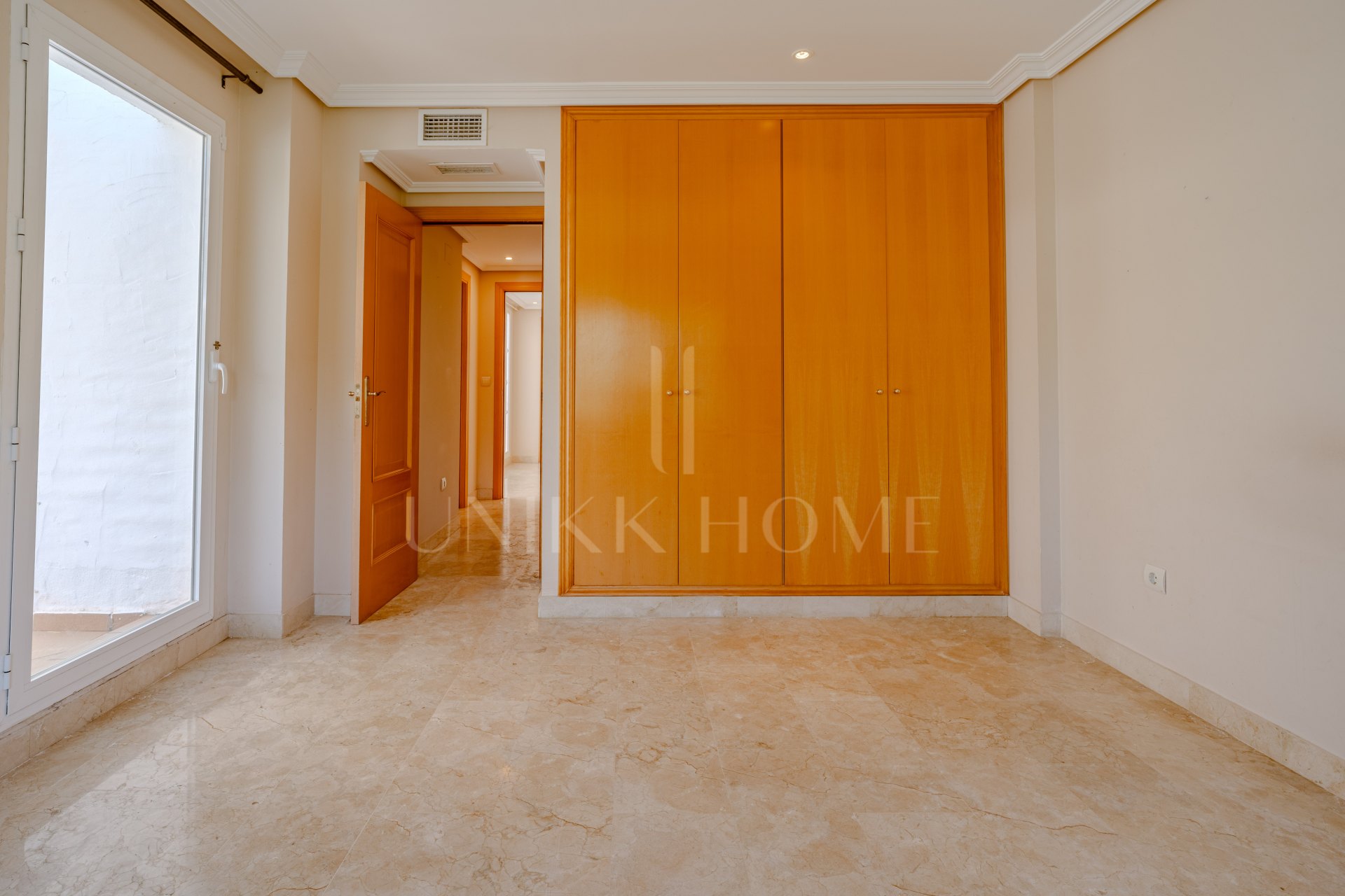 Semi/detached house in Selwo with big garden and sea views