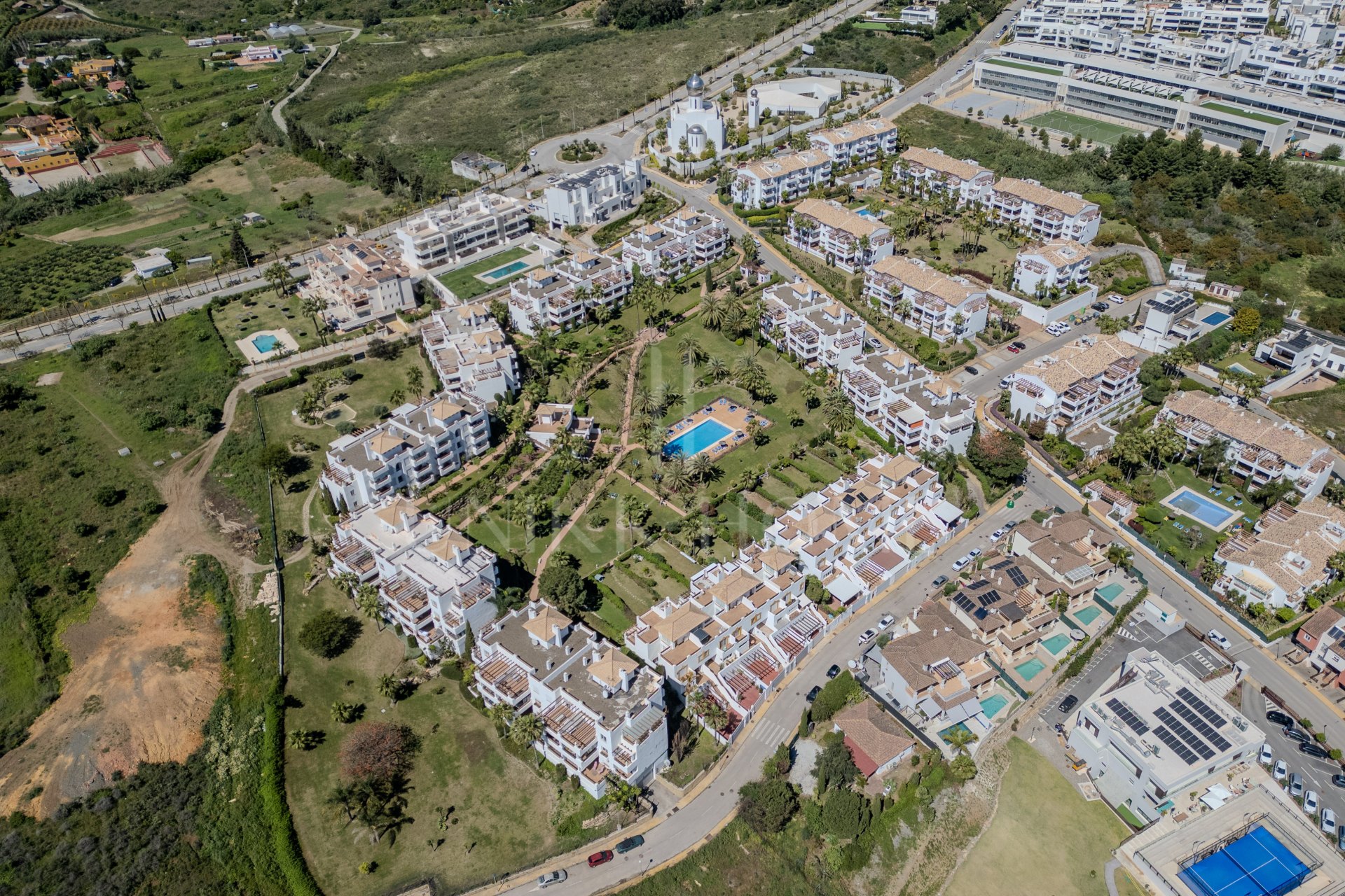 Semi/detached house in Selwo with big garden and sea views