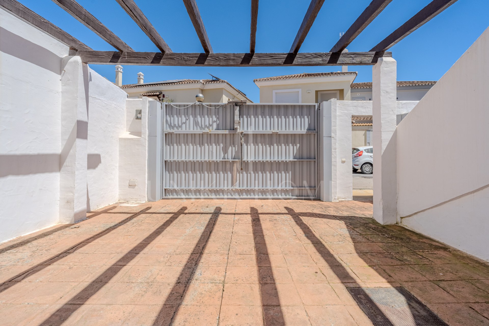 Semi/detached house in Selwo with big garden and sea views