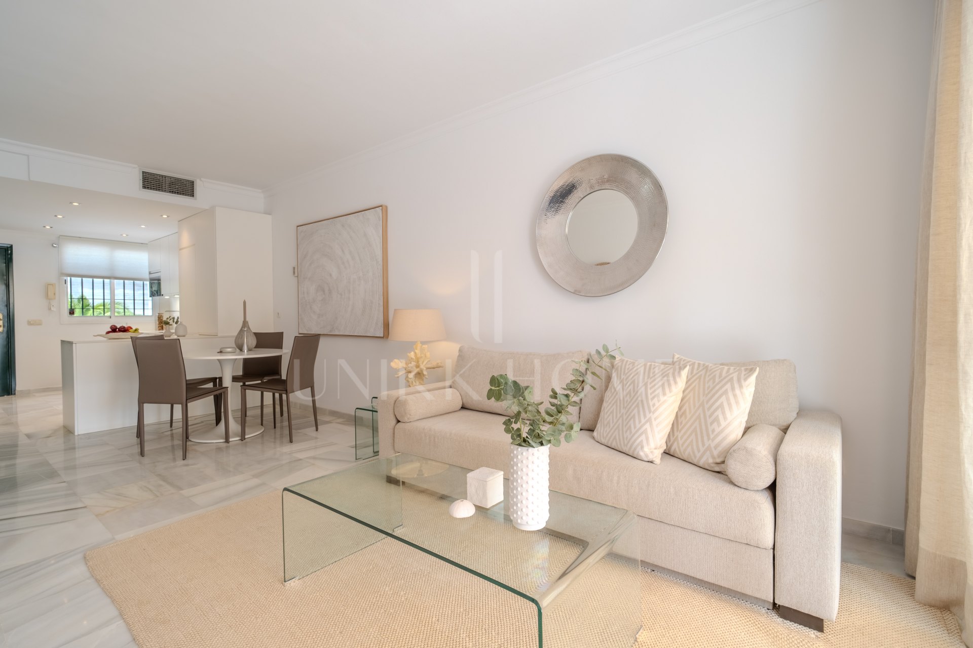 Wonderfull 2 bed apartment in the heart of Aloha / Nueva Andalucia.