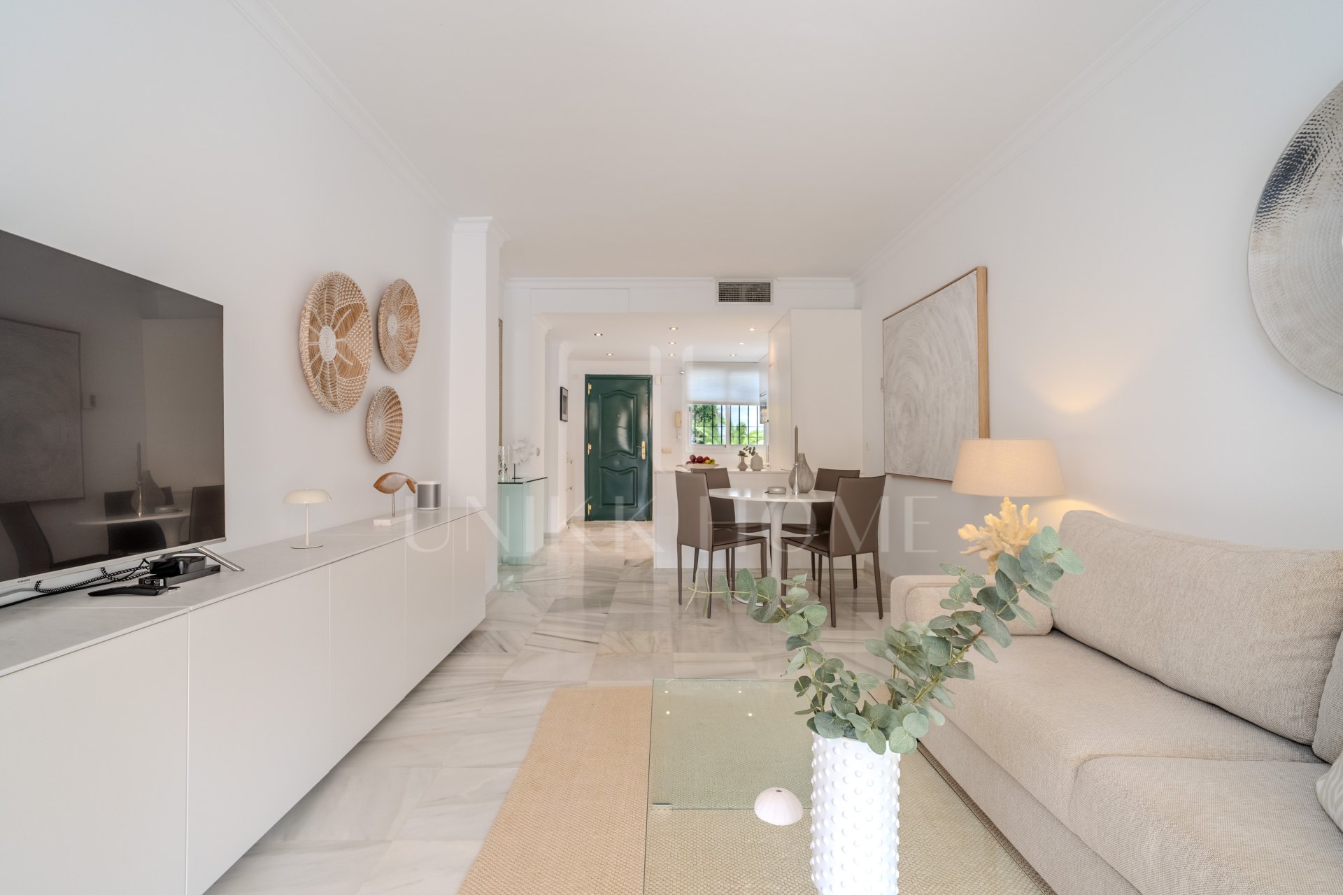Wonderfull 2 bed apartment in the heart of Aloha / Nueva Andalucia.
