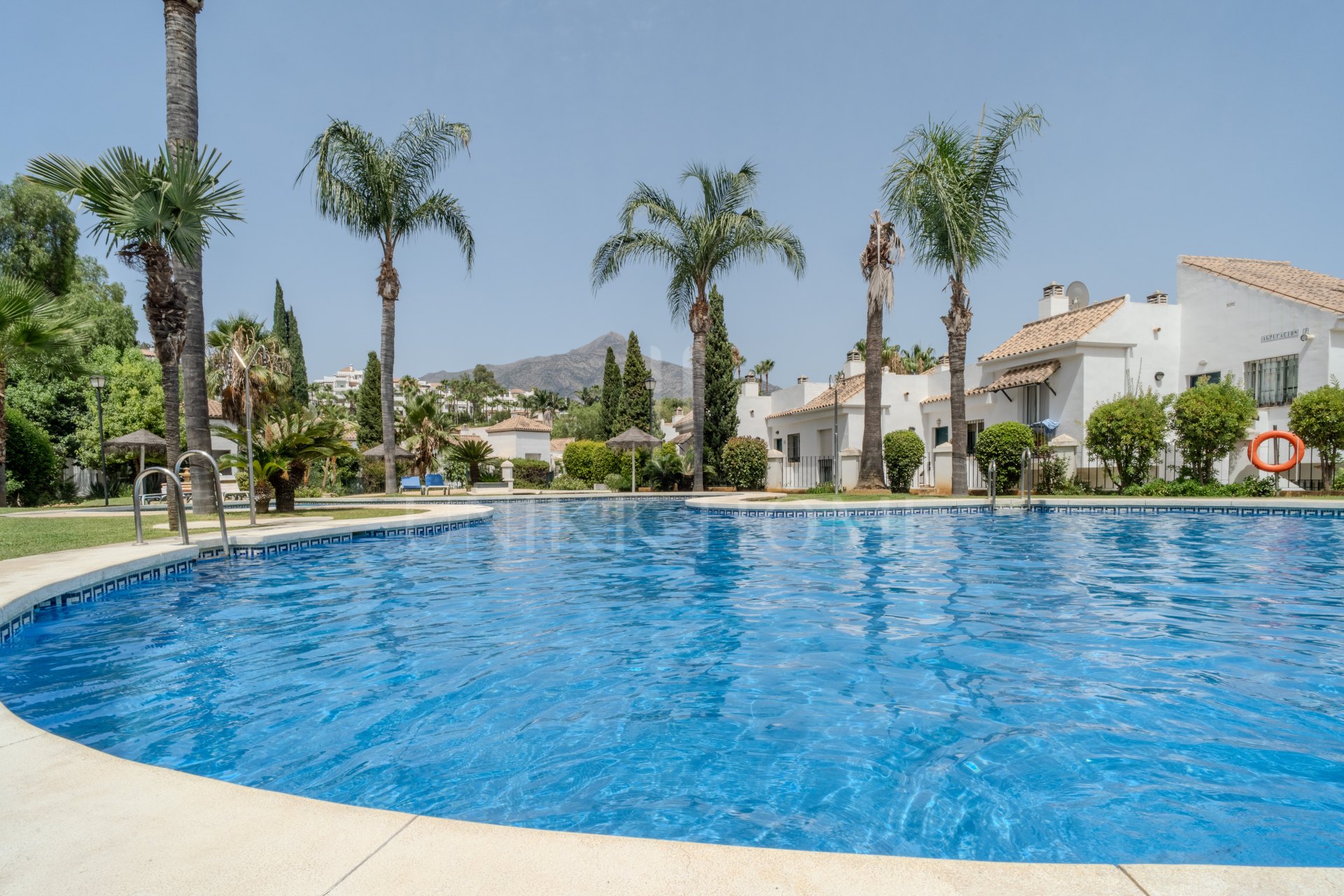 Wonderfull 2 bed apartment in the heart of Aloha / Nueva Andalucia.