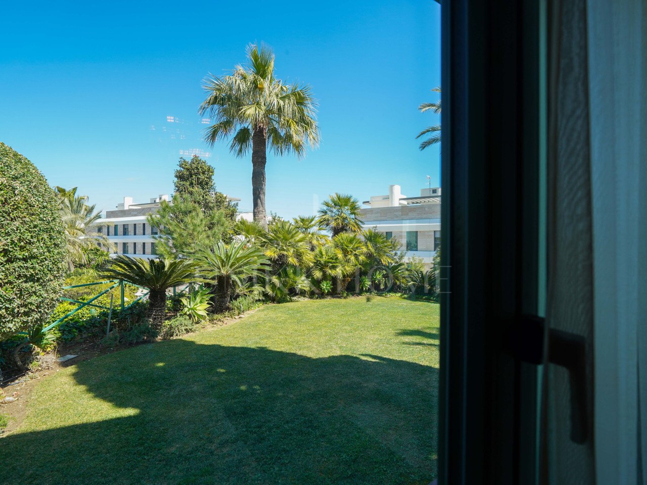 Villa en venta en New Golden Mile, Estepona Este