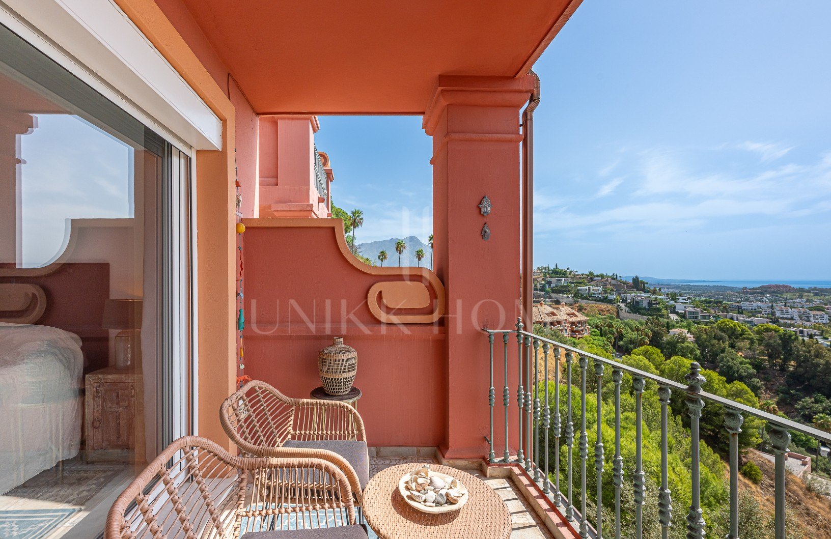 Exclusive Duplex Reformed with Panoramic Sea Views in La Quinta, Benahavís