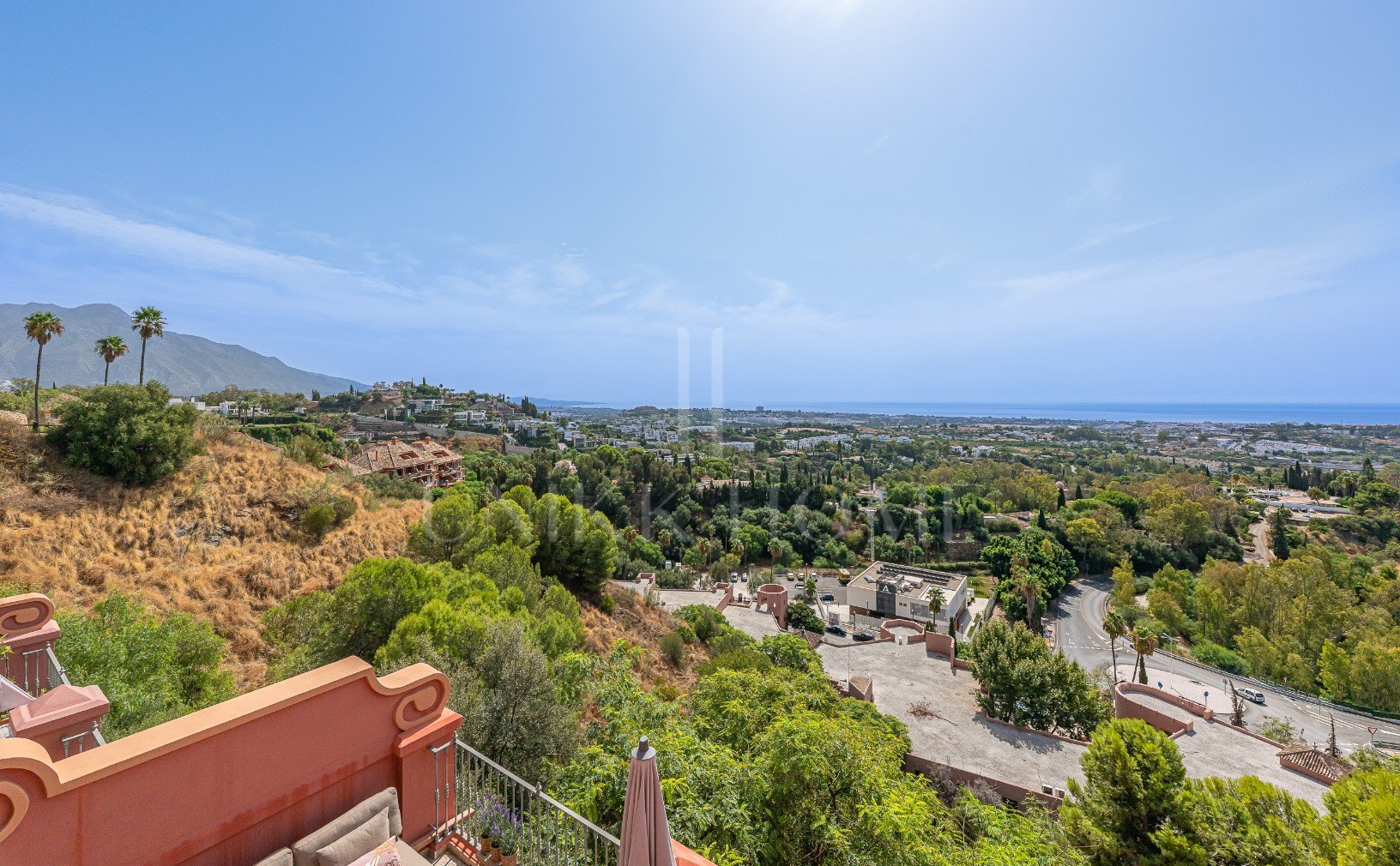 Exclusive Duplex Reformed with Panoramic Sea Views in La Quinta, Benahavís