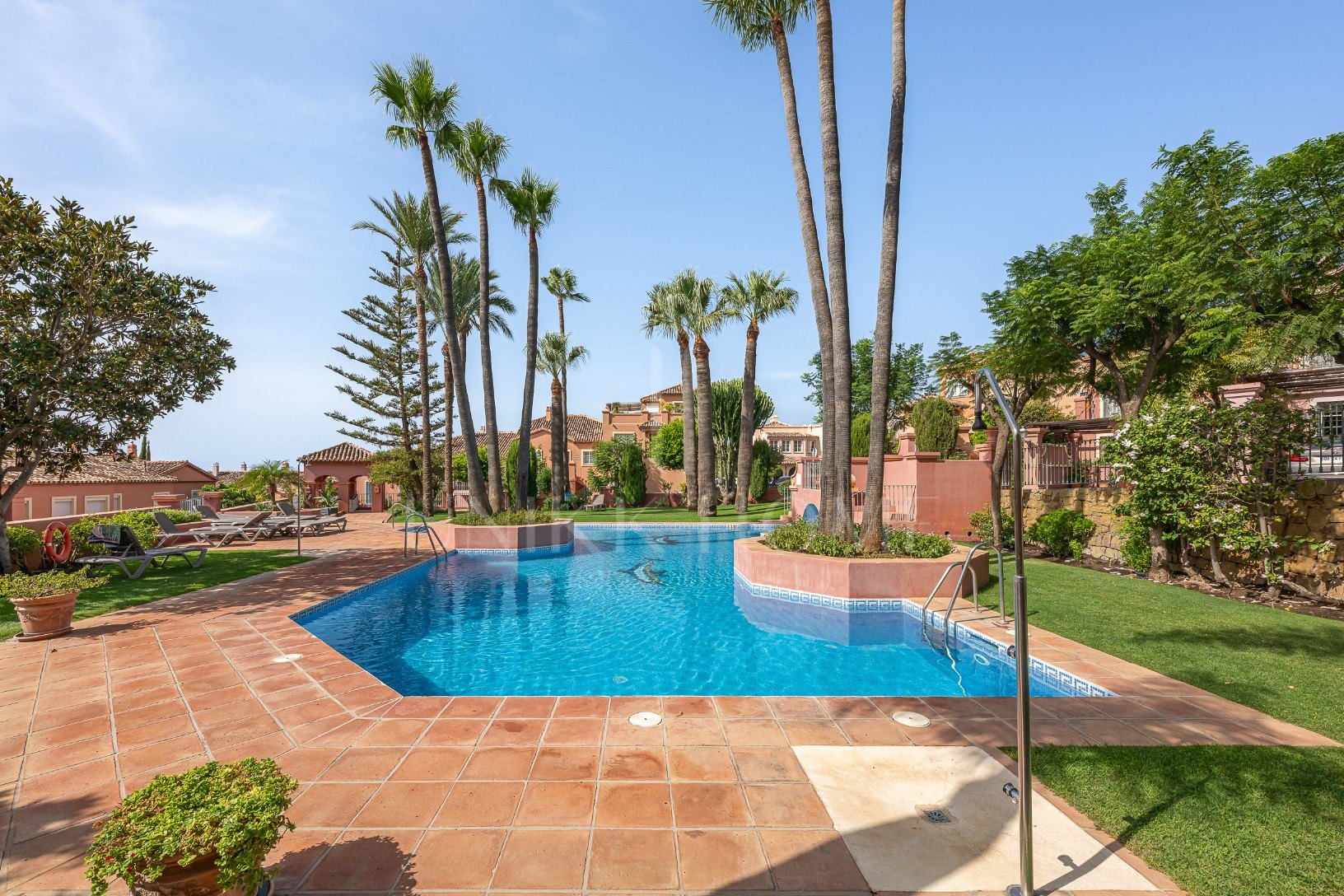 Exclusive Duplex Reformed with Panoramic Sea Views in La Quinta, Benahavís