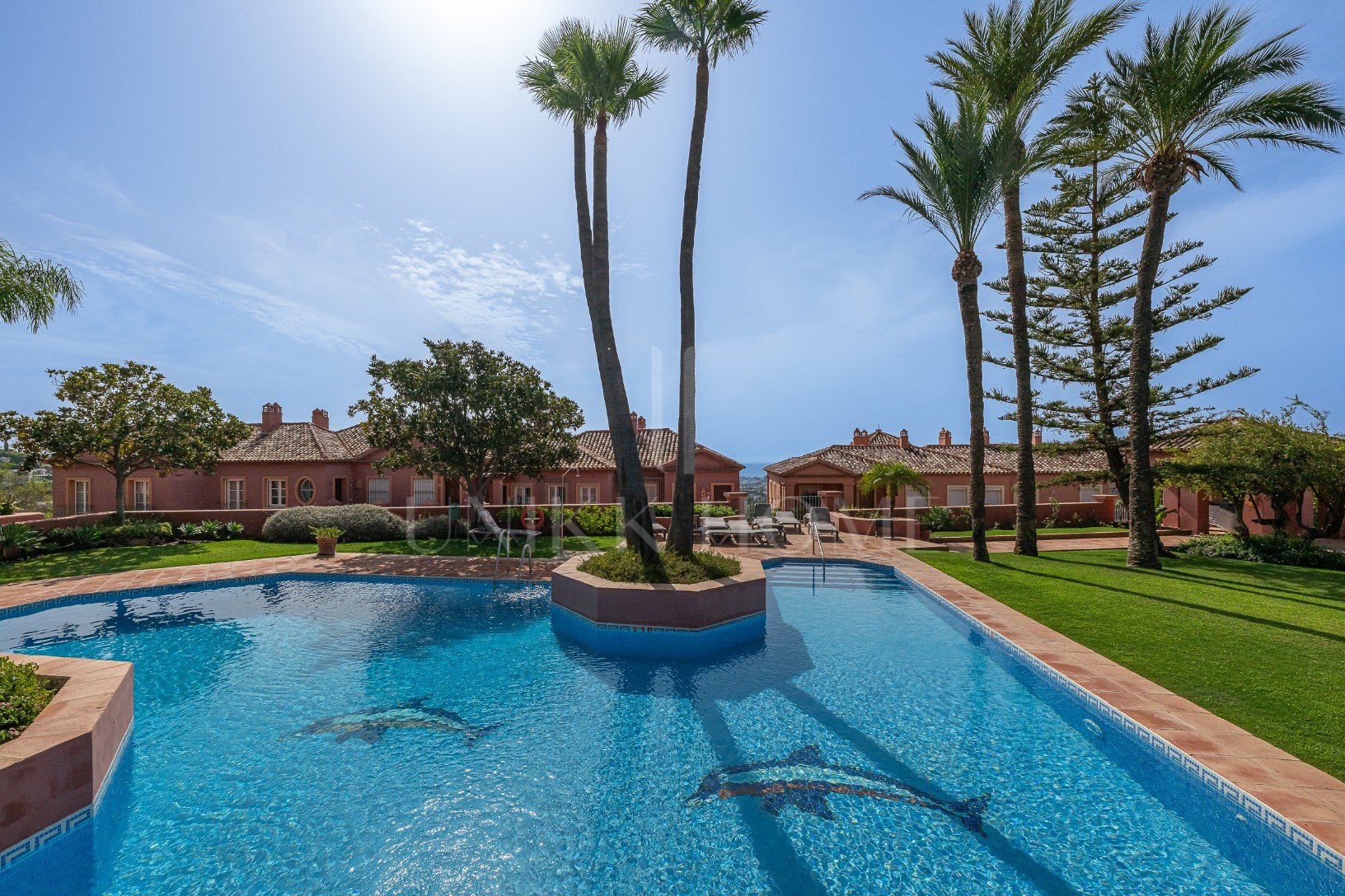 Exclusive Duplex Reformed with Panoramic Sea Views in La Quinta, Benahavís
