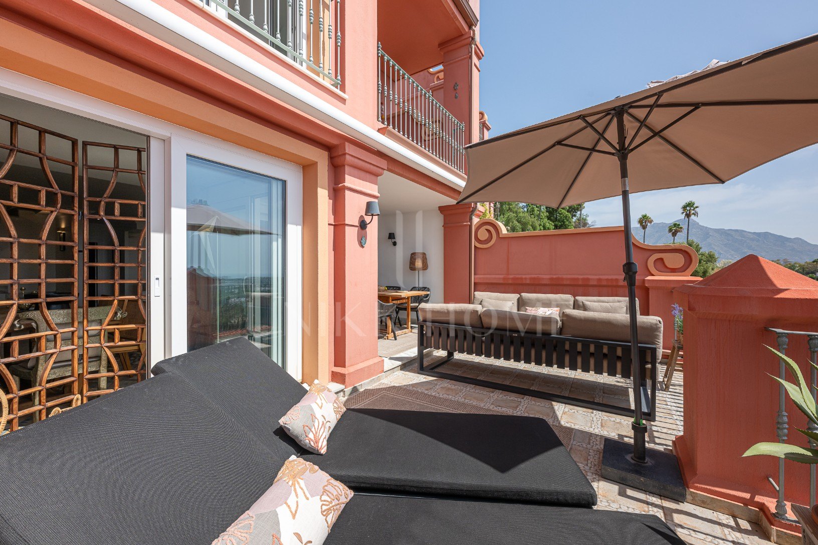 Exclusive Duplex Reformed with Panoramic Sea Views in La Quinta, Benahavís