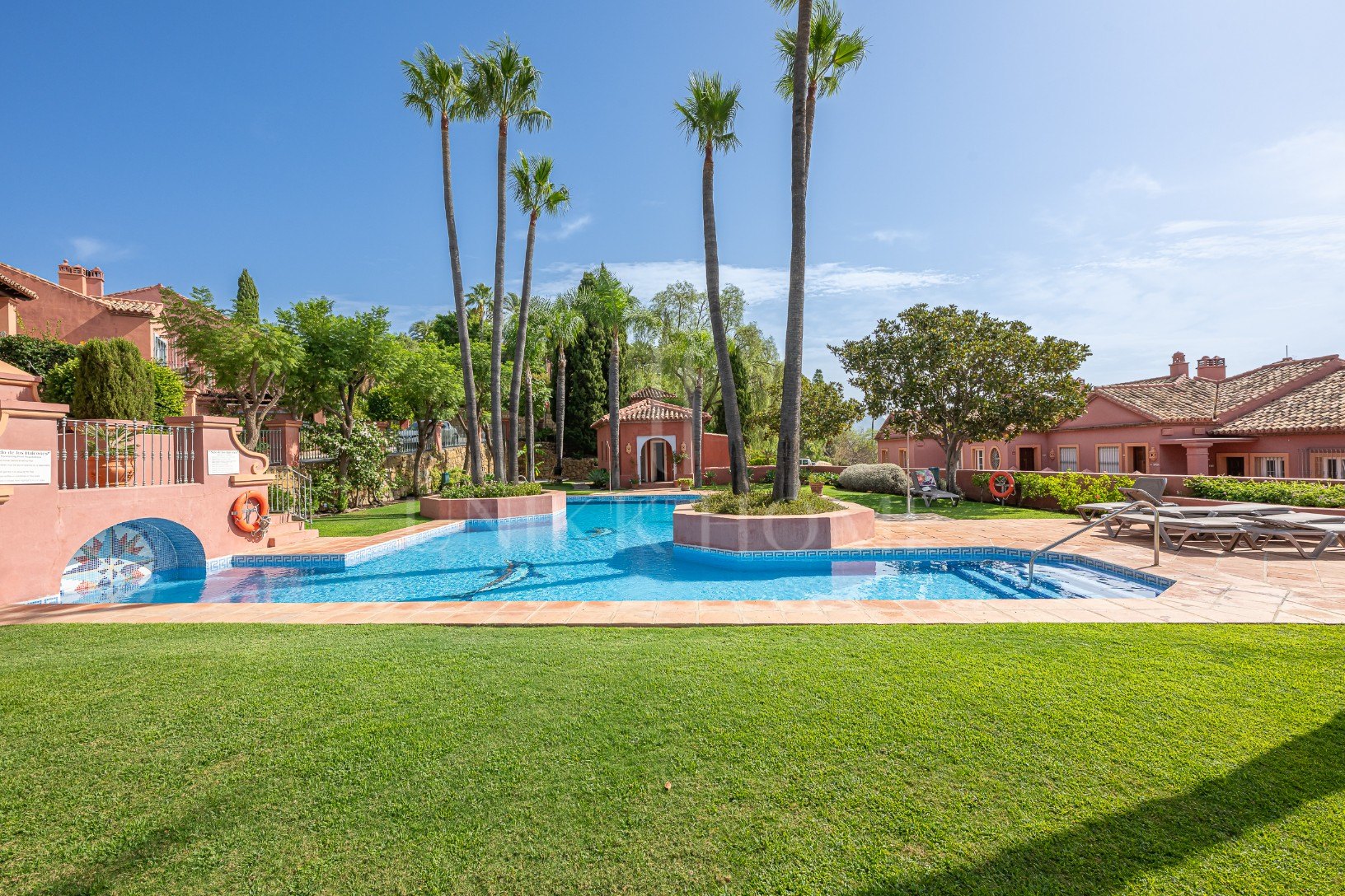Exclusive Duplex Reformed with Panoramic Sea Views in La Quinta, Benahavís