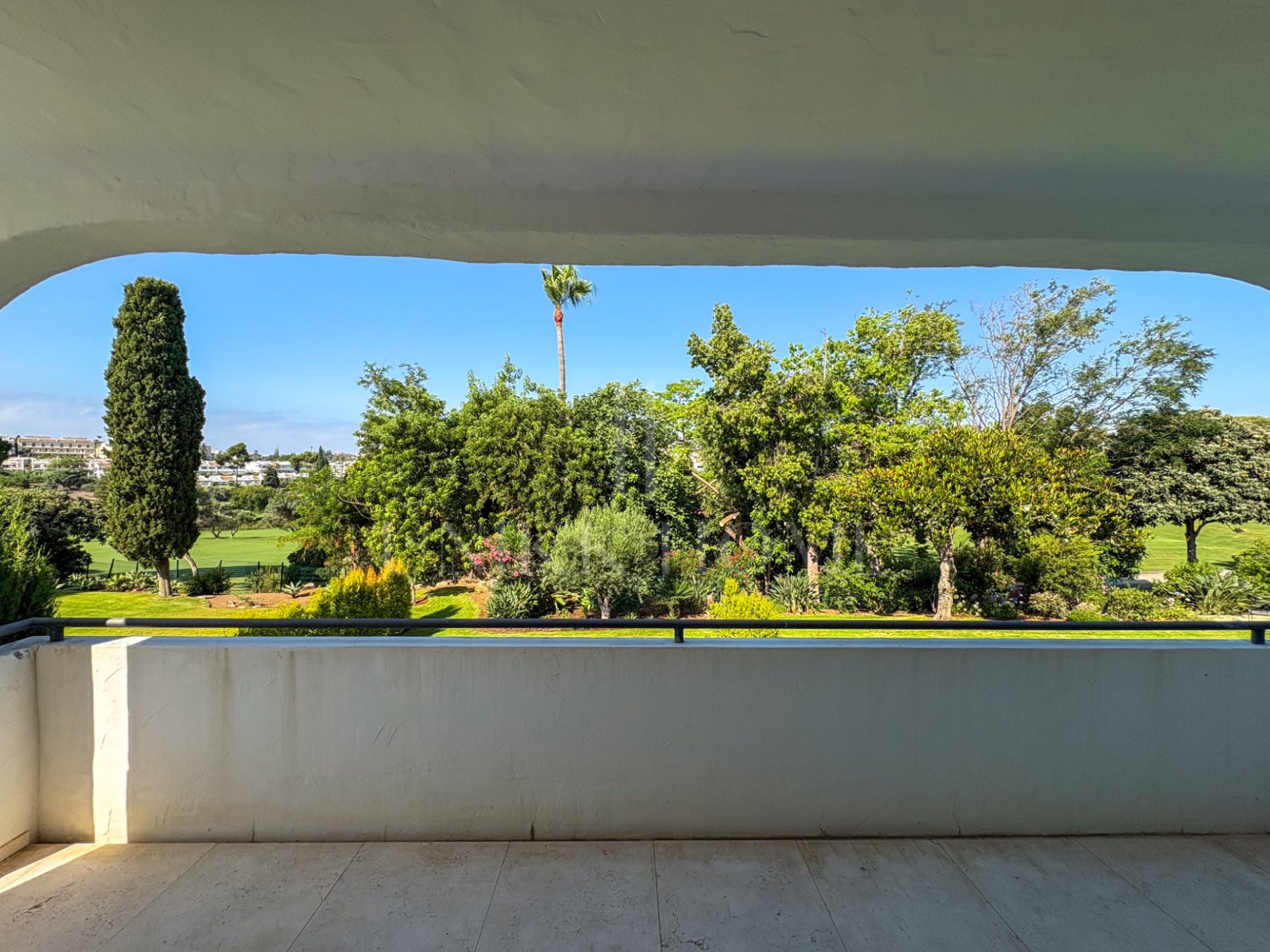 Charming 2-bedroom townhouse in Peñablanca Nueva Andalucia