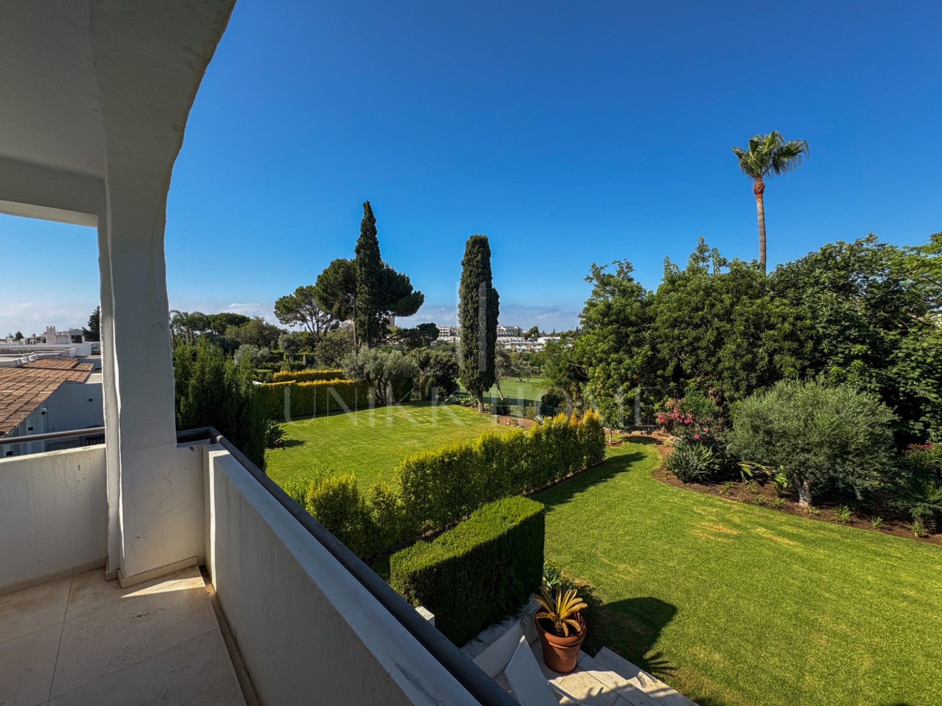 Charming 2-bedroom townhouse in Peñablanca Nueva Andalucia