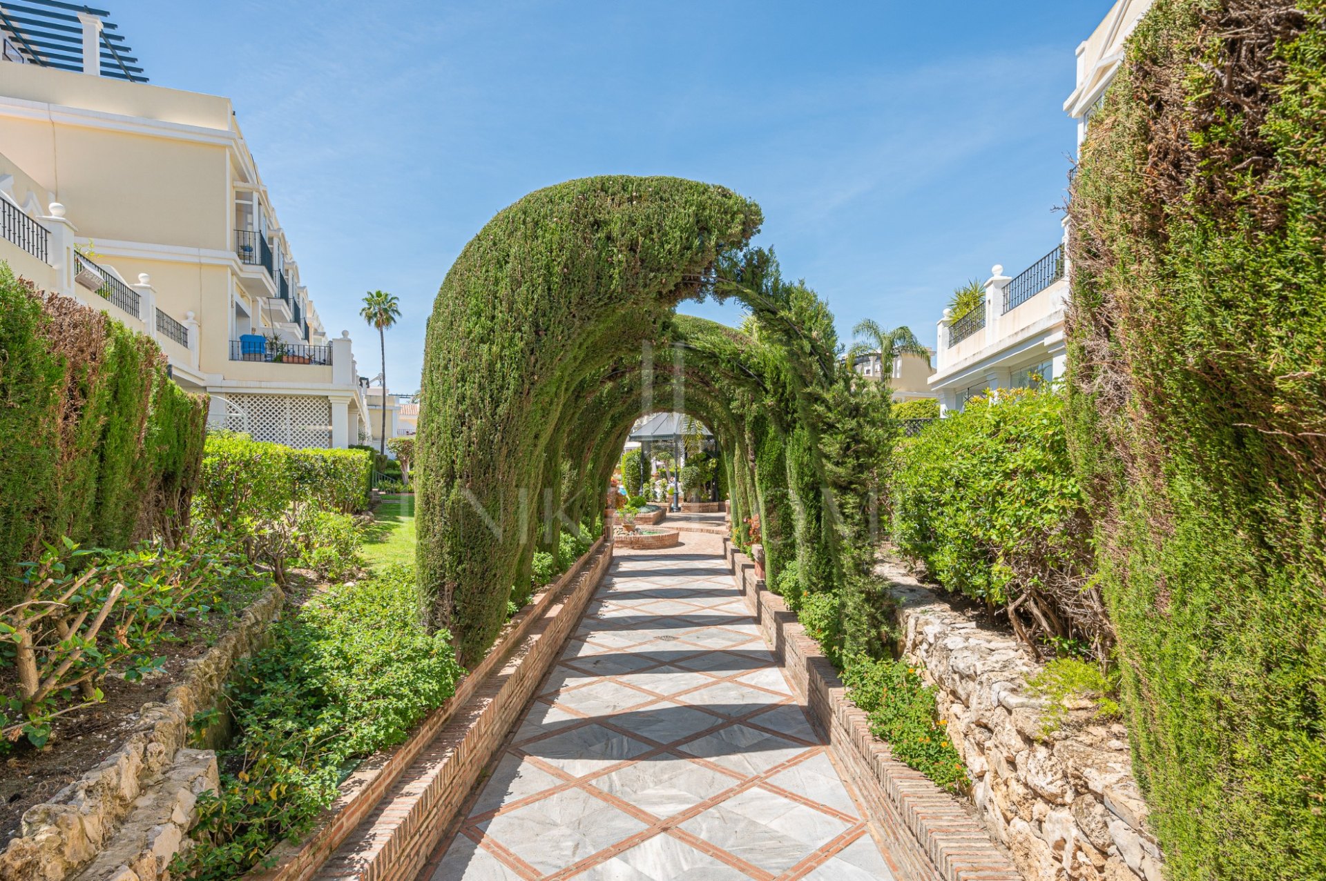 Ground-Floor Apartment for Sale in Aloha Gardens, Nueva Andalucía – Marbella