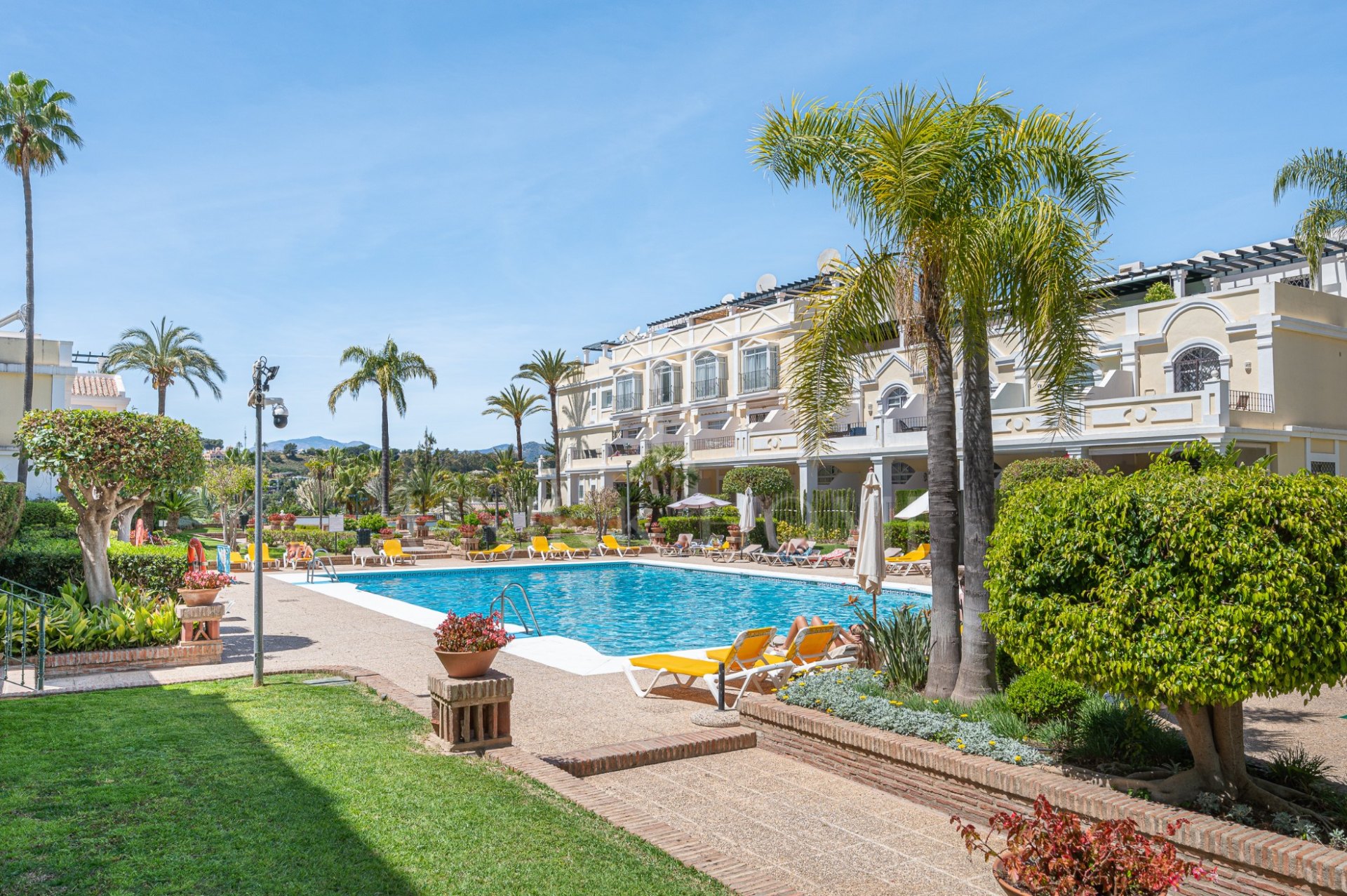 Ground-Floor Apartment for Sale in Aloha Gardens, Nueva Andalucía – Marbella