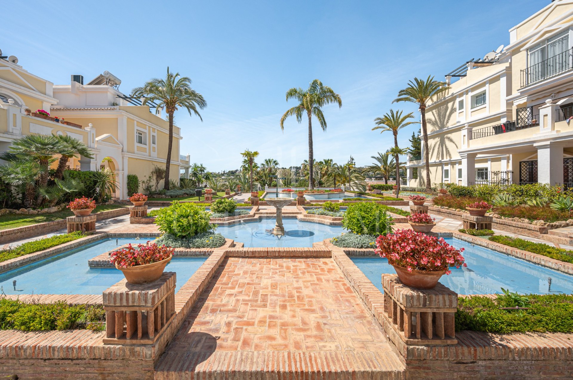 Ground-Floor Apartment for Sale in Aloha Gardens, Nueva Andalucía – Marbella