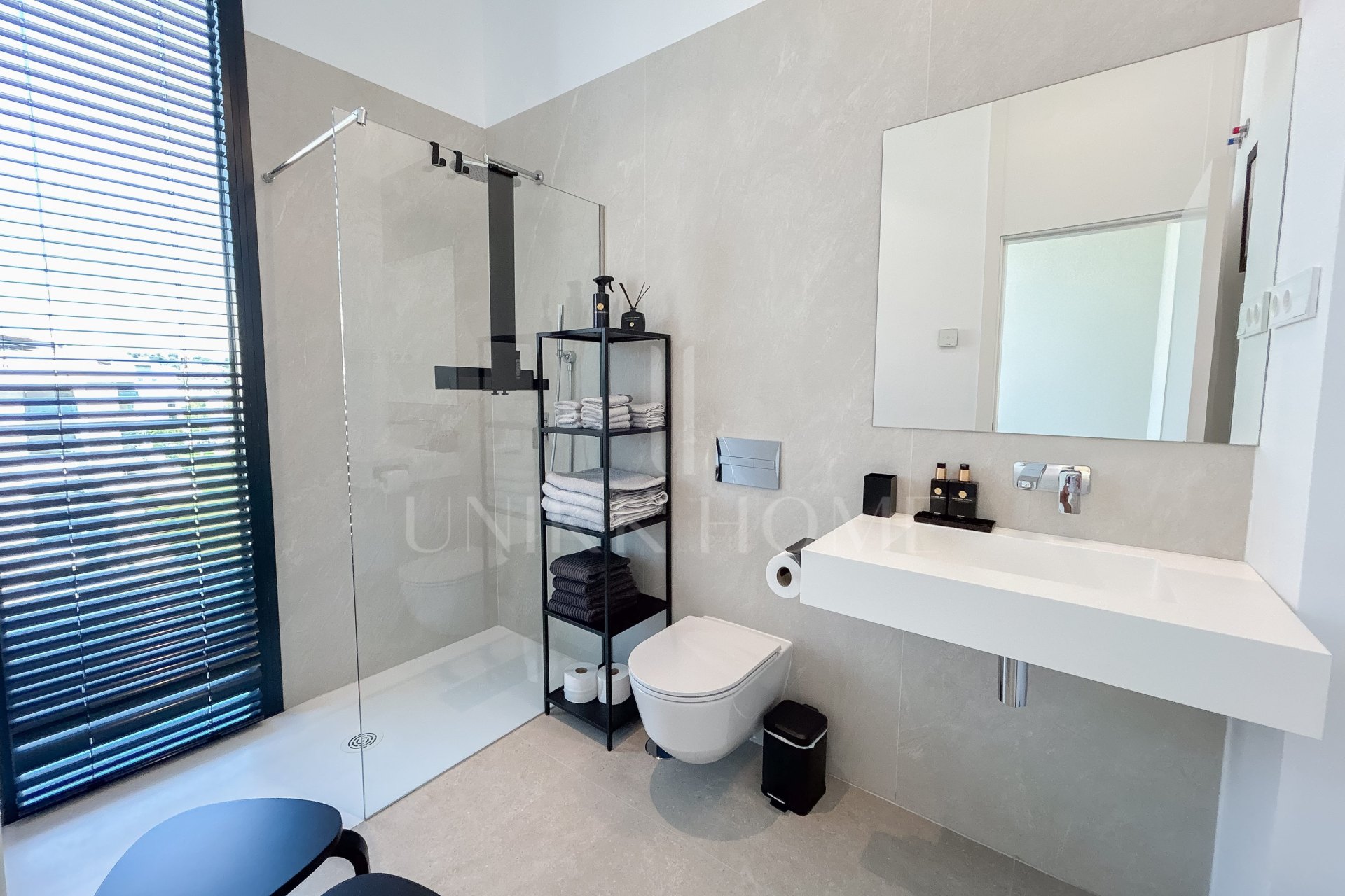 Exceptional two-level penthouse with a private pool in the prestigious Residencial Nereidas