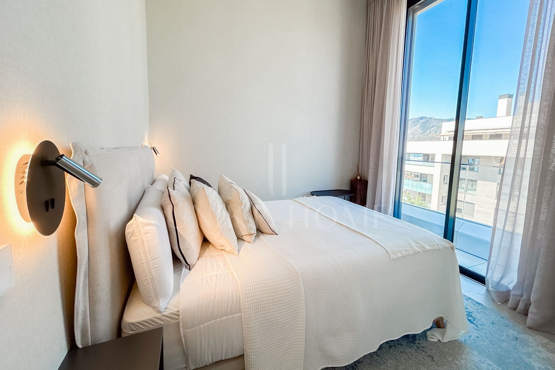 Exceptional two-level penthouse with a private pool in the prestigious Residencial Nereidas
