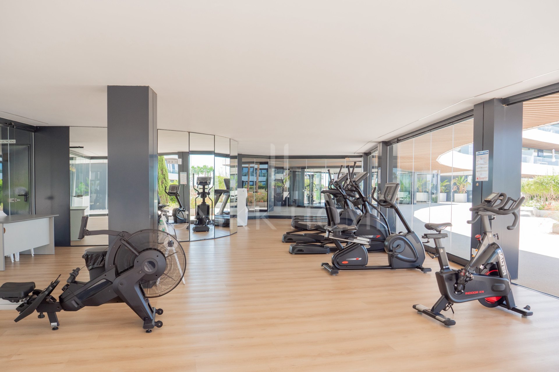 Exceptional two-level penthouse with a private pool in the prestigious Residencial Nereidas