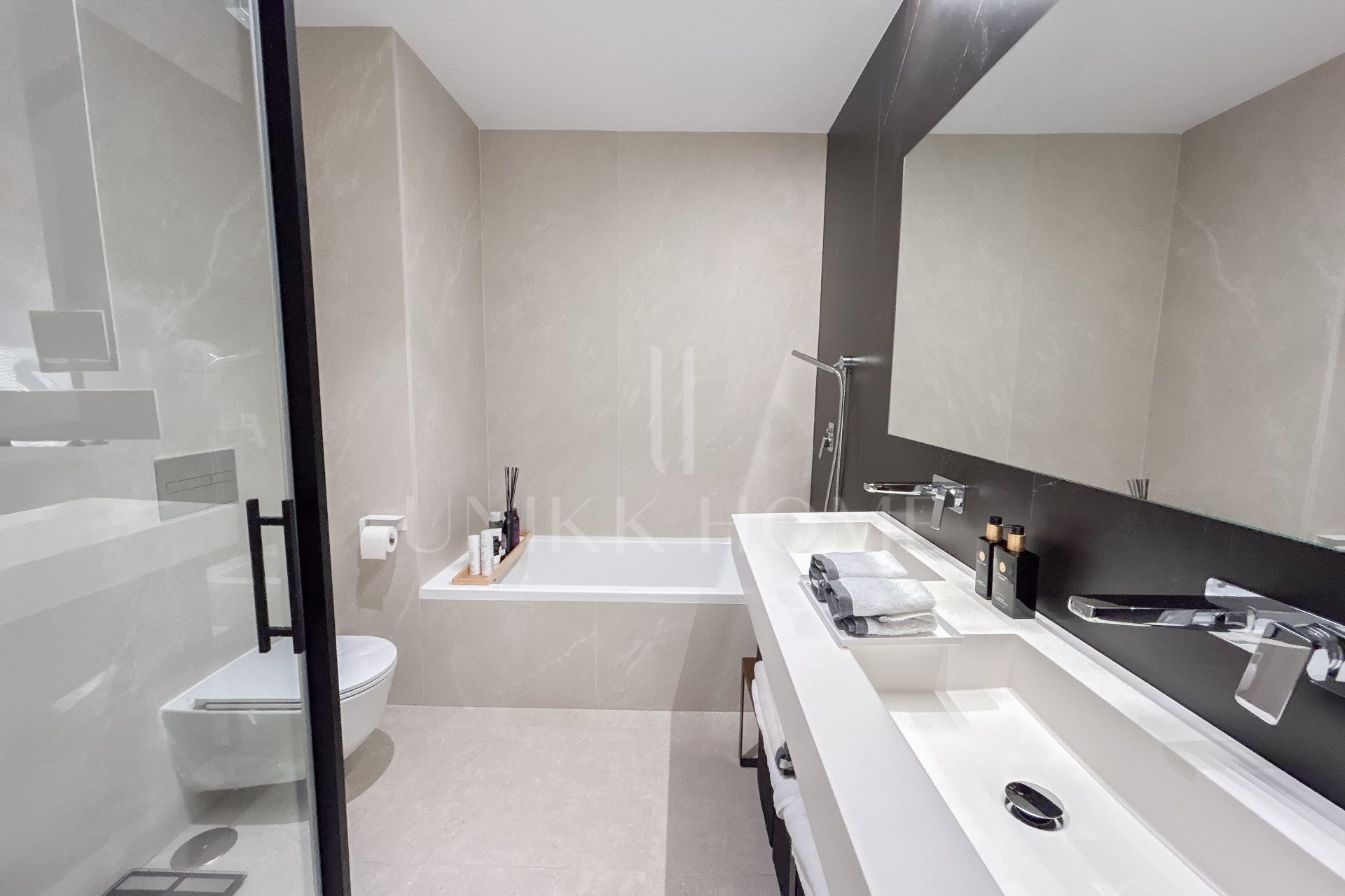 Exceptional two-level penthouse with a private pool in the prestigious Residencial Nereidas
