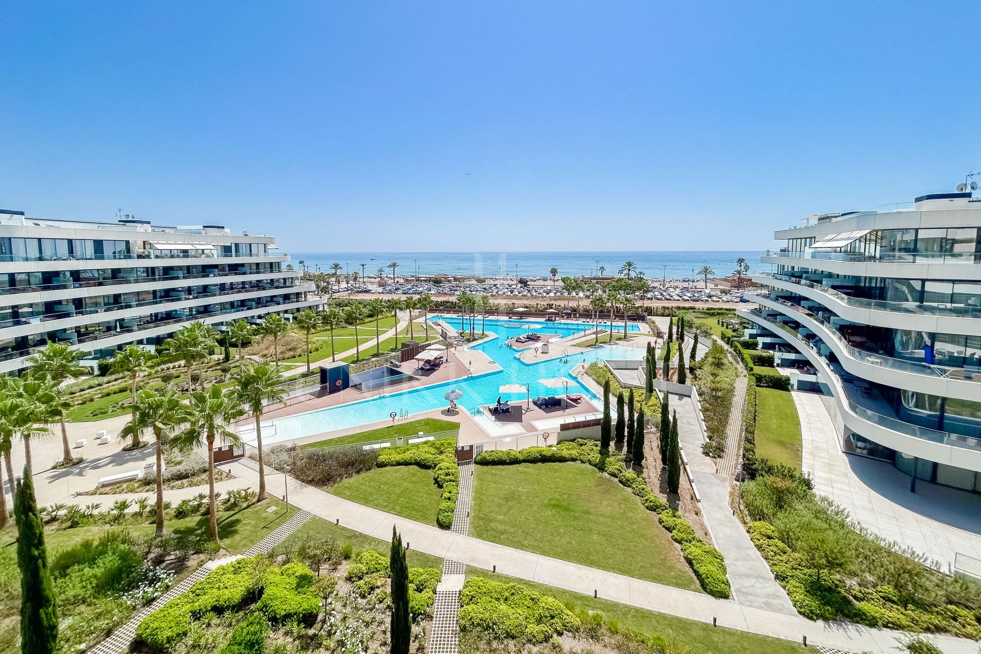 Exceptional two-level penthouse with a private pool in the prestigious Residencial Nereidas