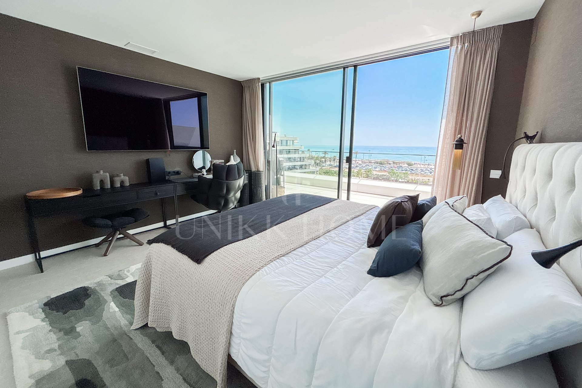 Exceptional two-level penthouse with a private pool in the prestigious Residencial Nereidas