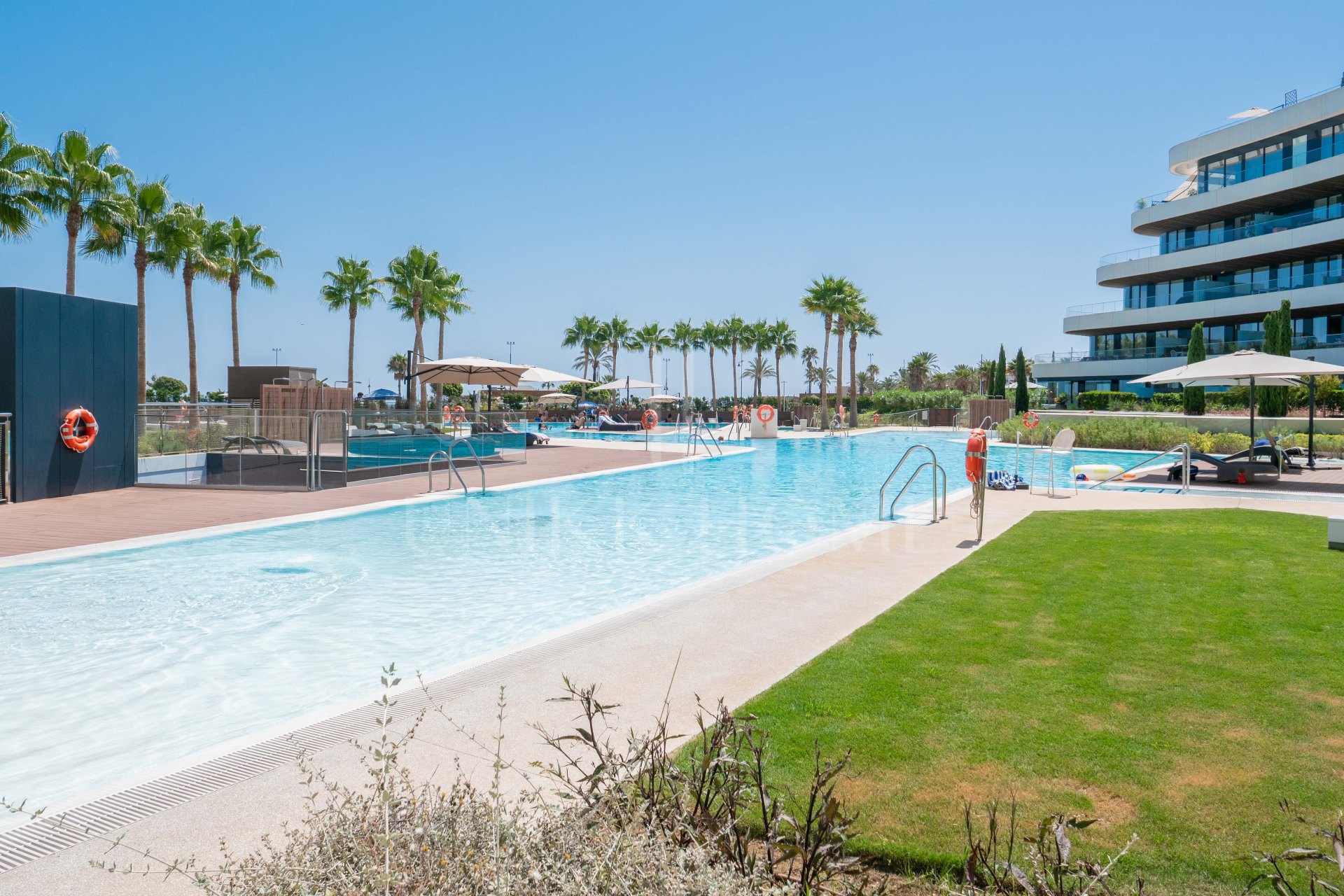 Exceptional two-level penthouse with a private pool in the prestigious Residencial Nereidas