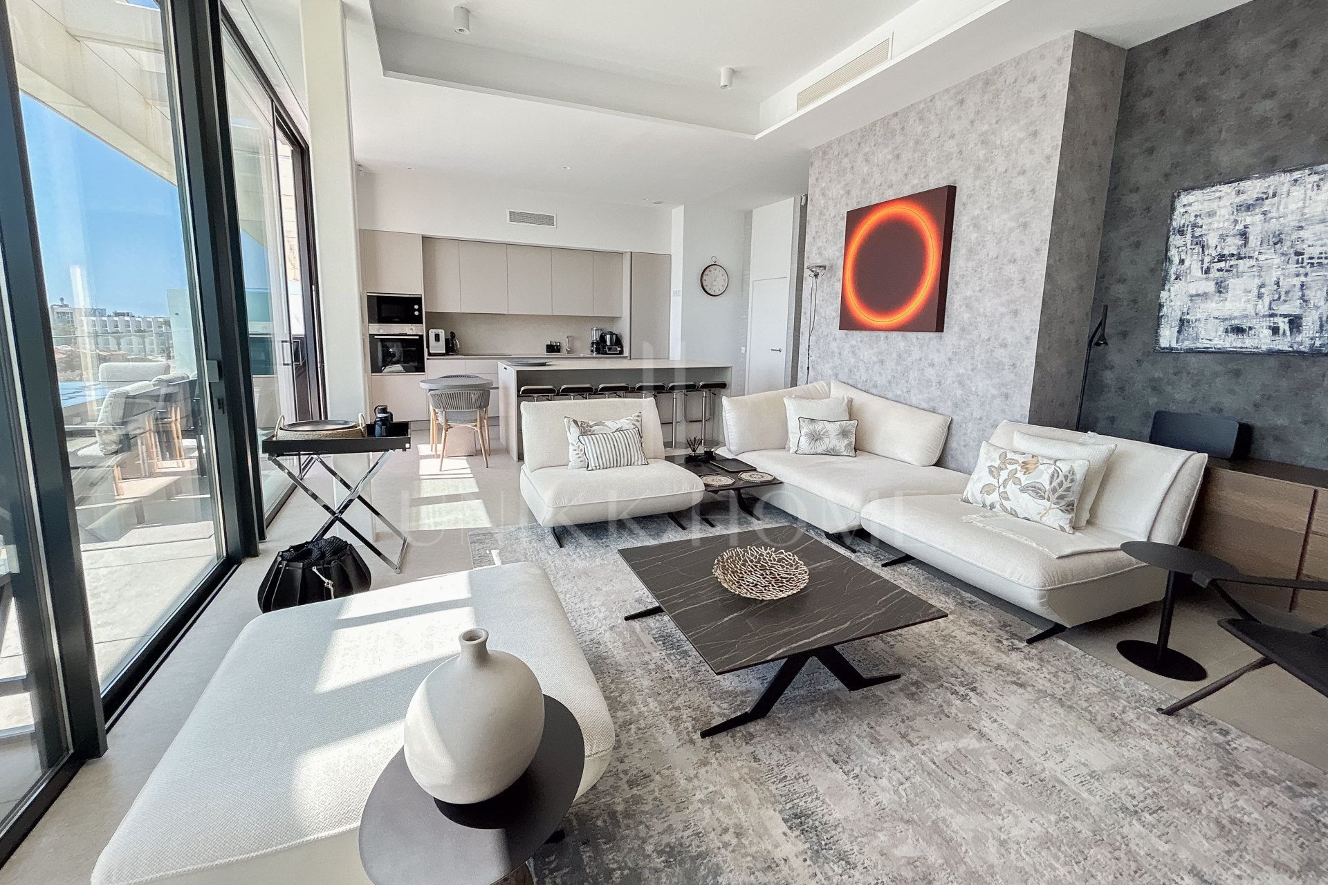 Exceptional two-level penthouse with a private pool in the prestigious Residencial Nereidas