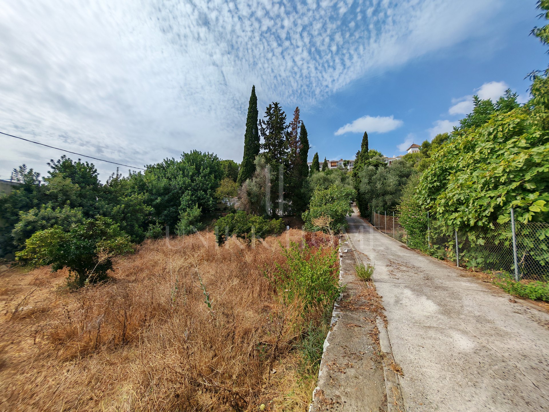 Oportunidad de renovación con dos Bungalows Invitados Independientes Cerca de Mijas Pueblo