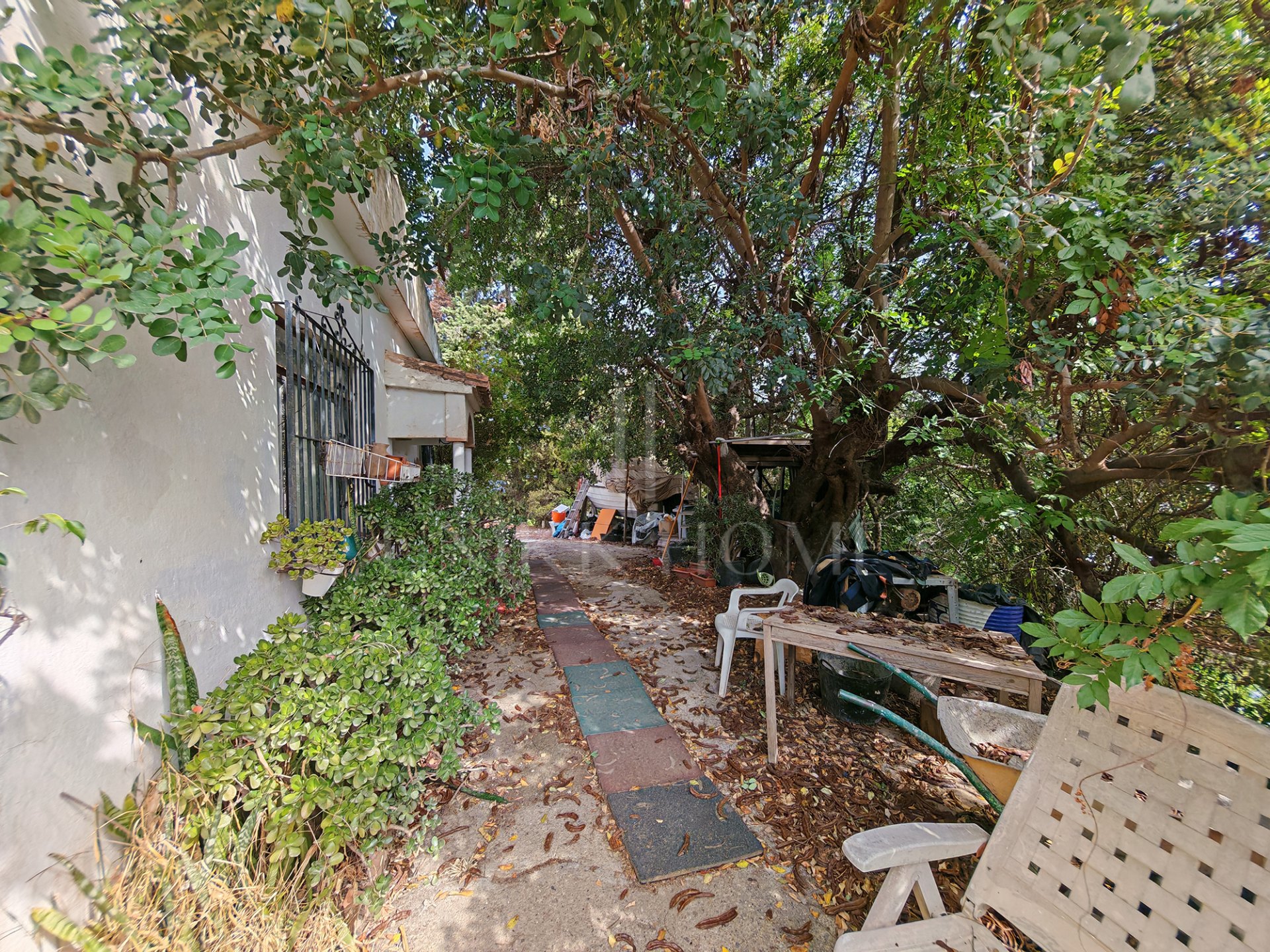 Oportunidad de renovación con dos Bungalows Invitados Independientes Cerca de Mijas Pueblo