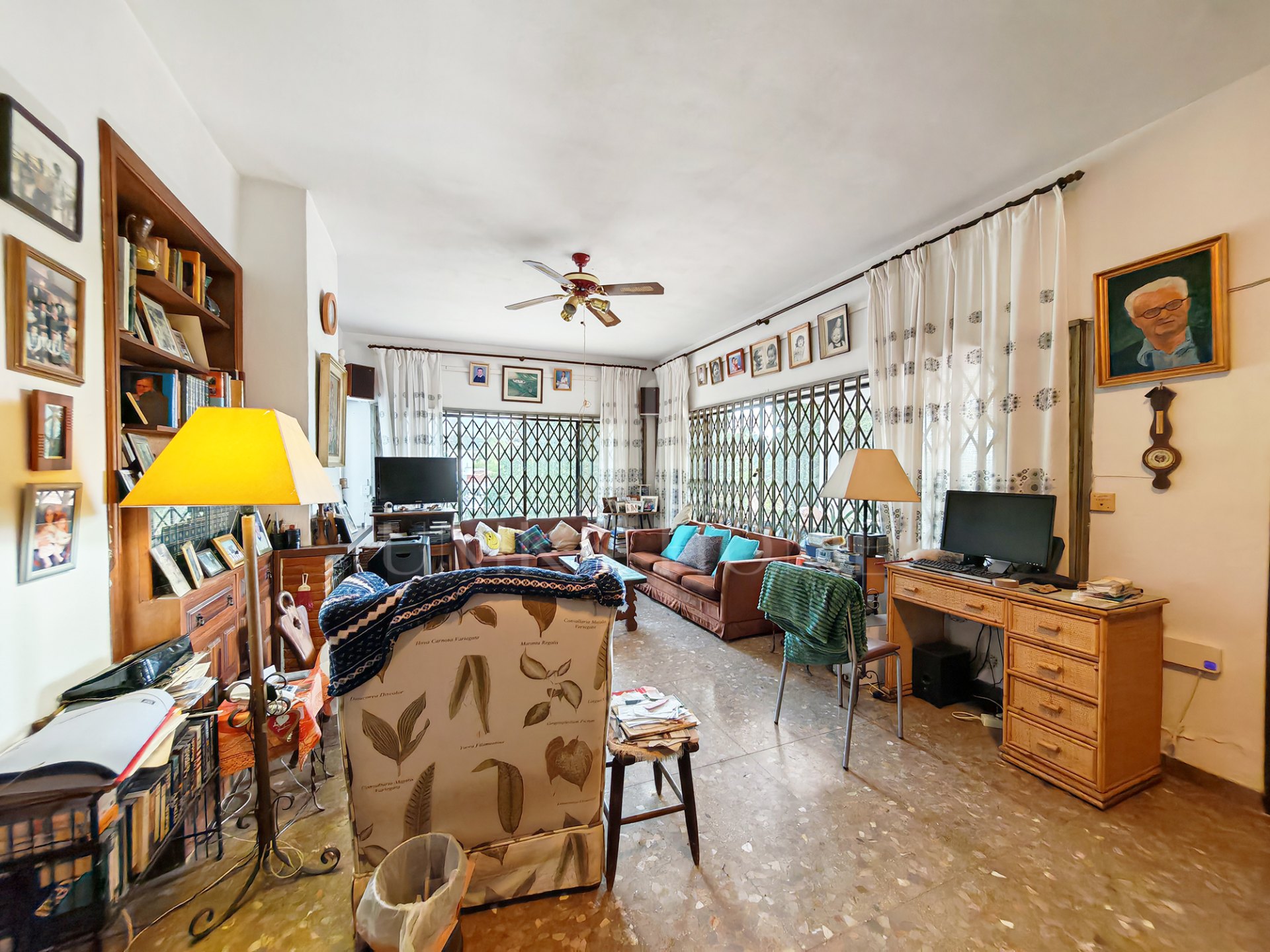 Oportunidad de renovación con dos Bungalows Invitados Independientes Cerca de Mijas Pueblo