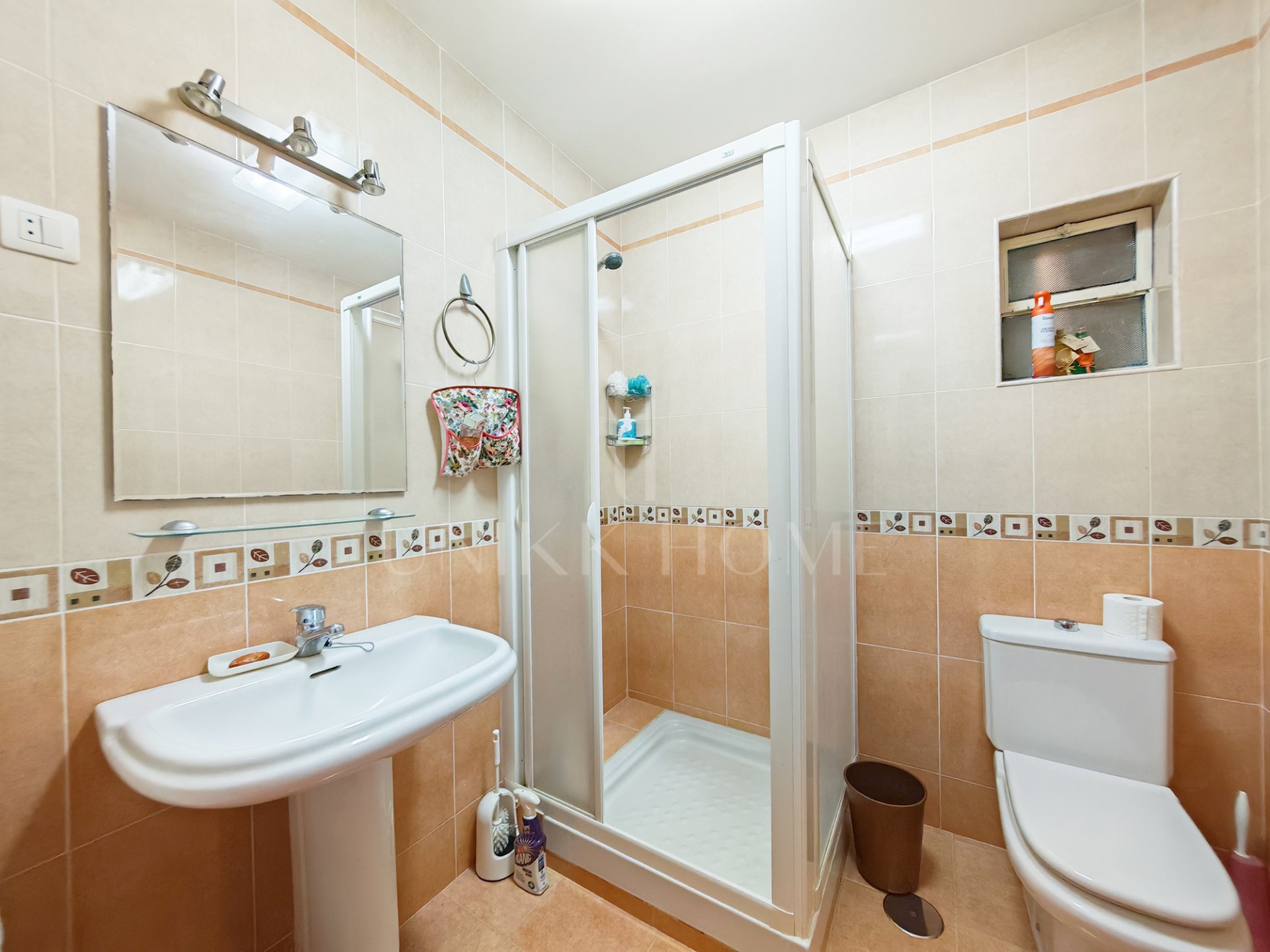 Oportunidad de renovación con dos Bungalows Invitados Independientes Cerca de Mijas Pueblo