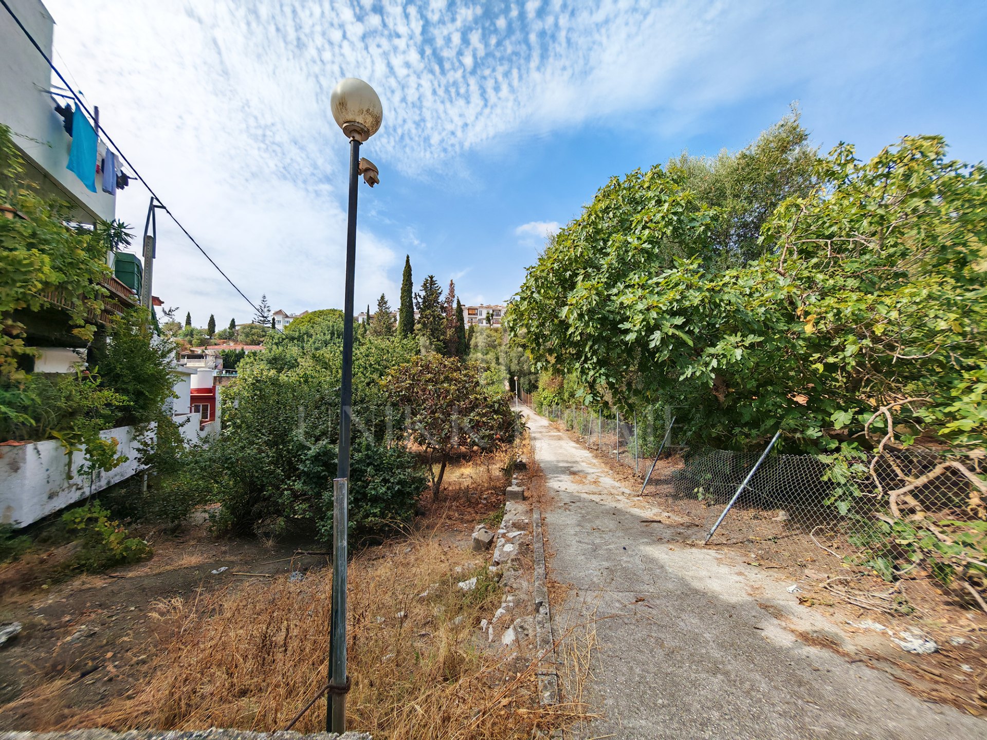 Oportunidad de renovación con dos Bungalows Invitados Independientes Cerca de Mijas Pueblo