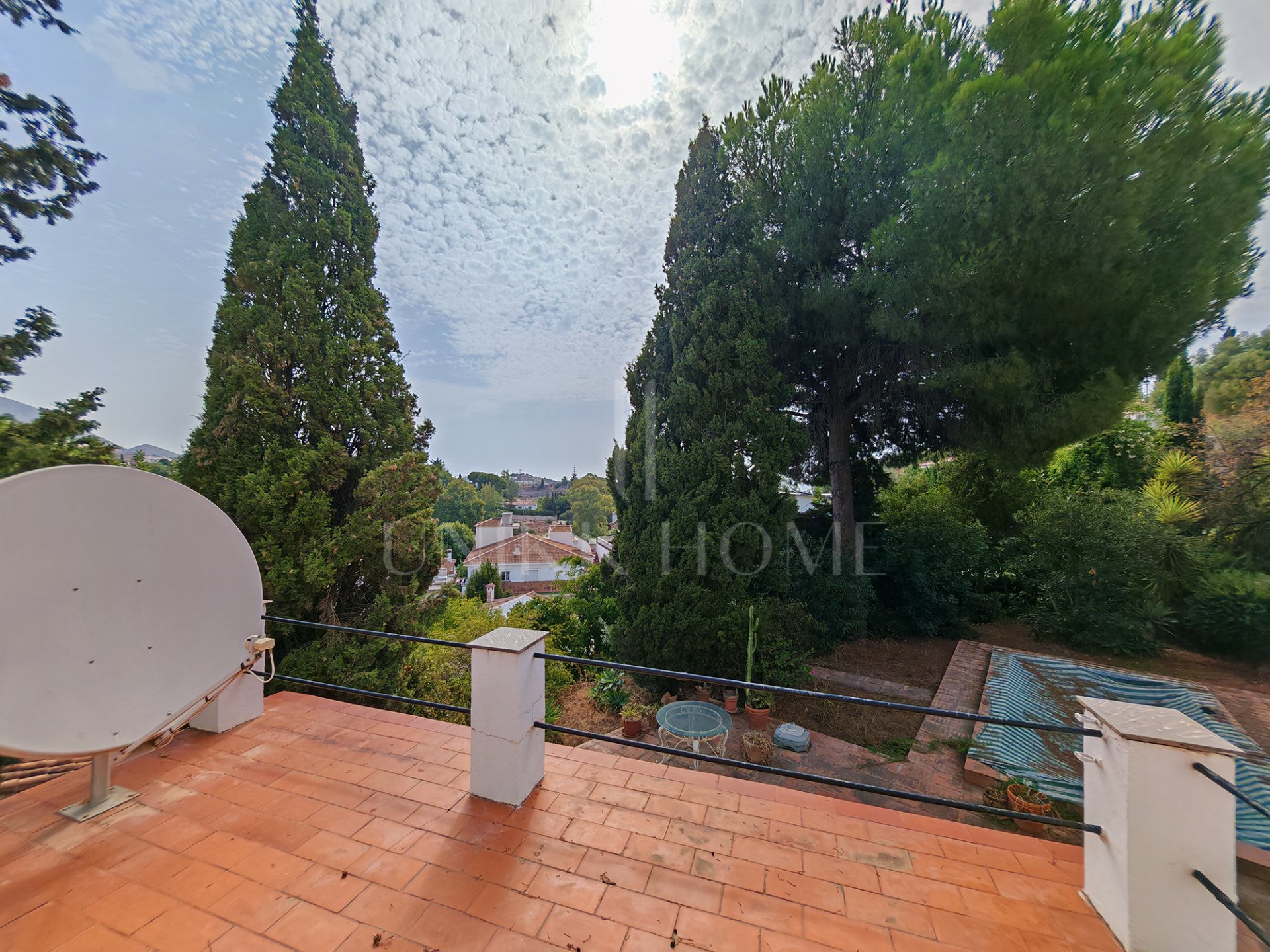 Oportunidad de renovación con dos Bungalows Invitados Independientes Cerca de Mijas Pueblo