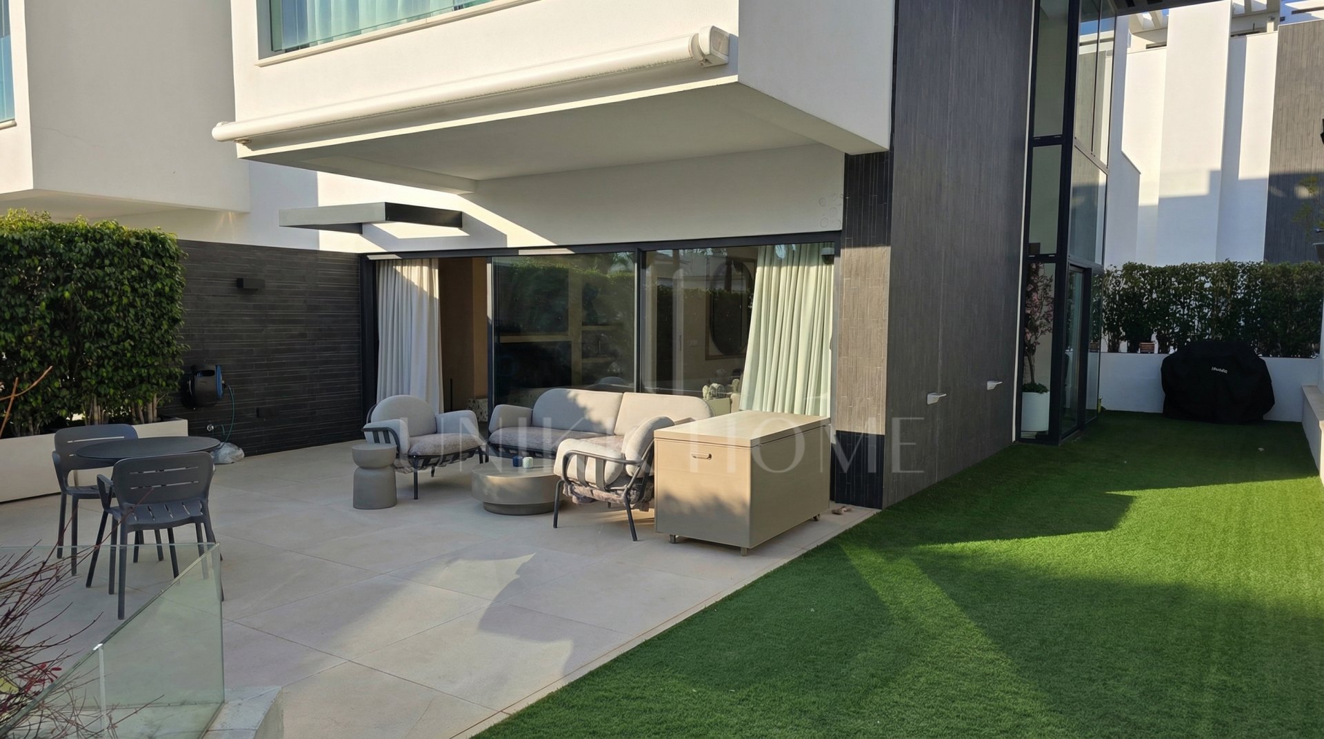 THE ISLAND, Estepona — Distinguished New-Build Residence with Sea & Mountain Views