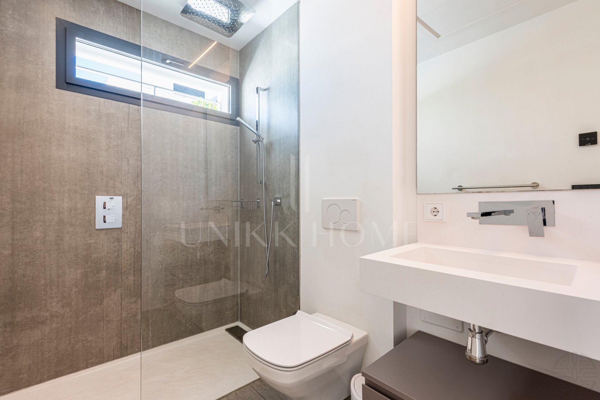 THE ISLAND, Estepona — Distinguished New-Build Residence with Sea & Mountain Views