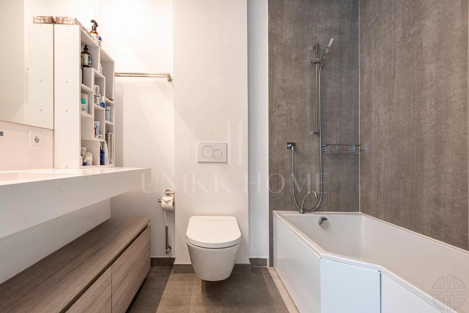 THE ISLAND, Estepona — Distinguished New-Build Residence with Sea & Mountain Views