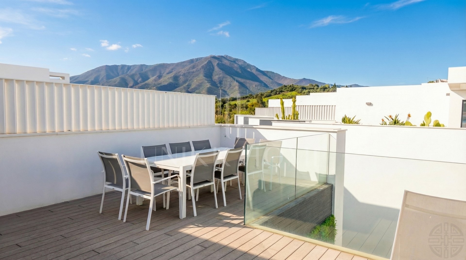 THE ISLAND, Estepona — Distinguished New-Build Residence with Sea & Mountain Views